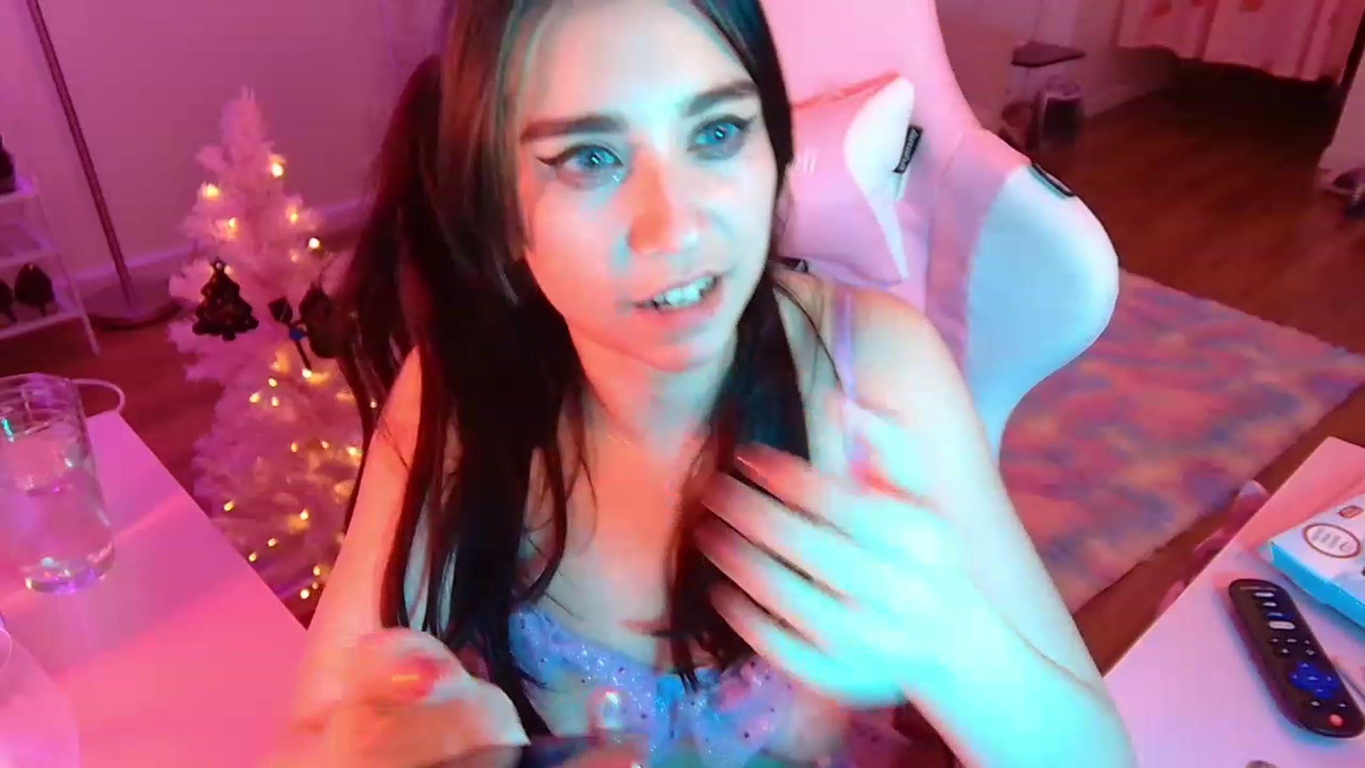 Gallery image thumbnail from EroUkiyo's myfreecams stream on, 12/03/2022, 10:56 image 11 of 20