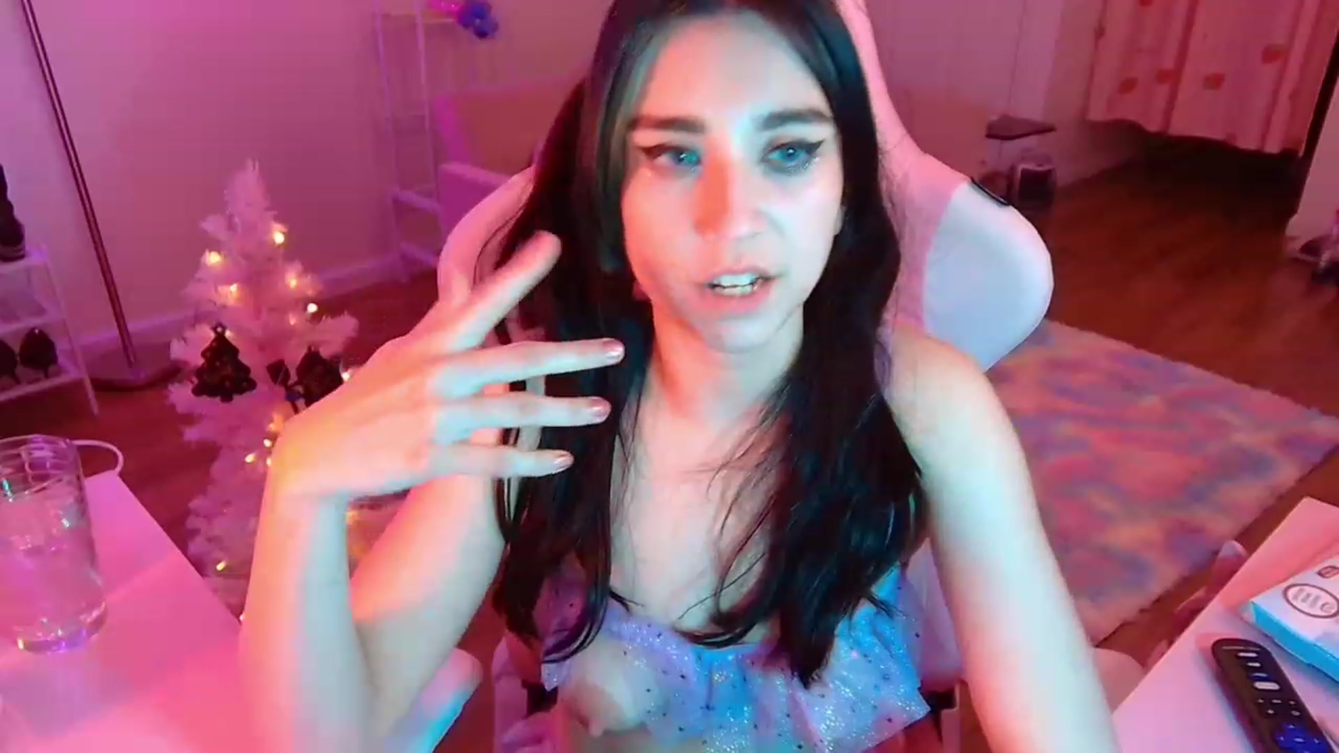 Gallery image thumbnail from EroUkiyo's myfreecams stream on, 12/03/2022, 10:56 image 10 of 20