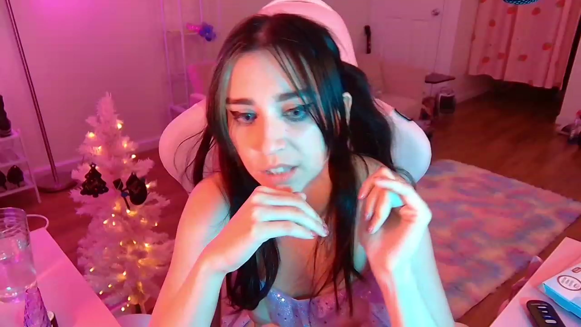 Gallery image thumbnail from EroUkiyo's myfreecams stream on, 12/03/2022, 10:56 image 13 of 20