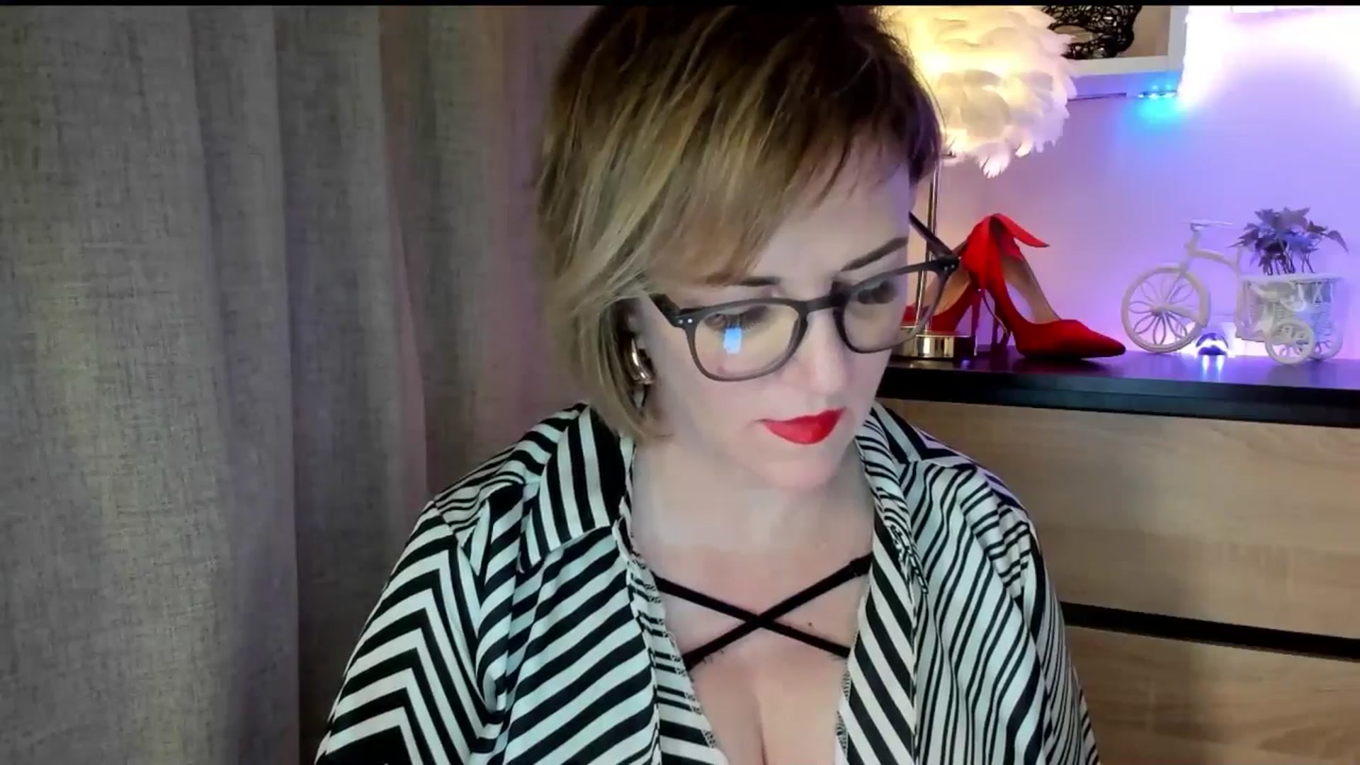 Gallery image thumbnail from EroticFELIZIA's myfreecams stream on, 10/12/2025, 14:29 image 19 of 20