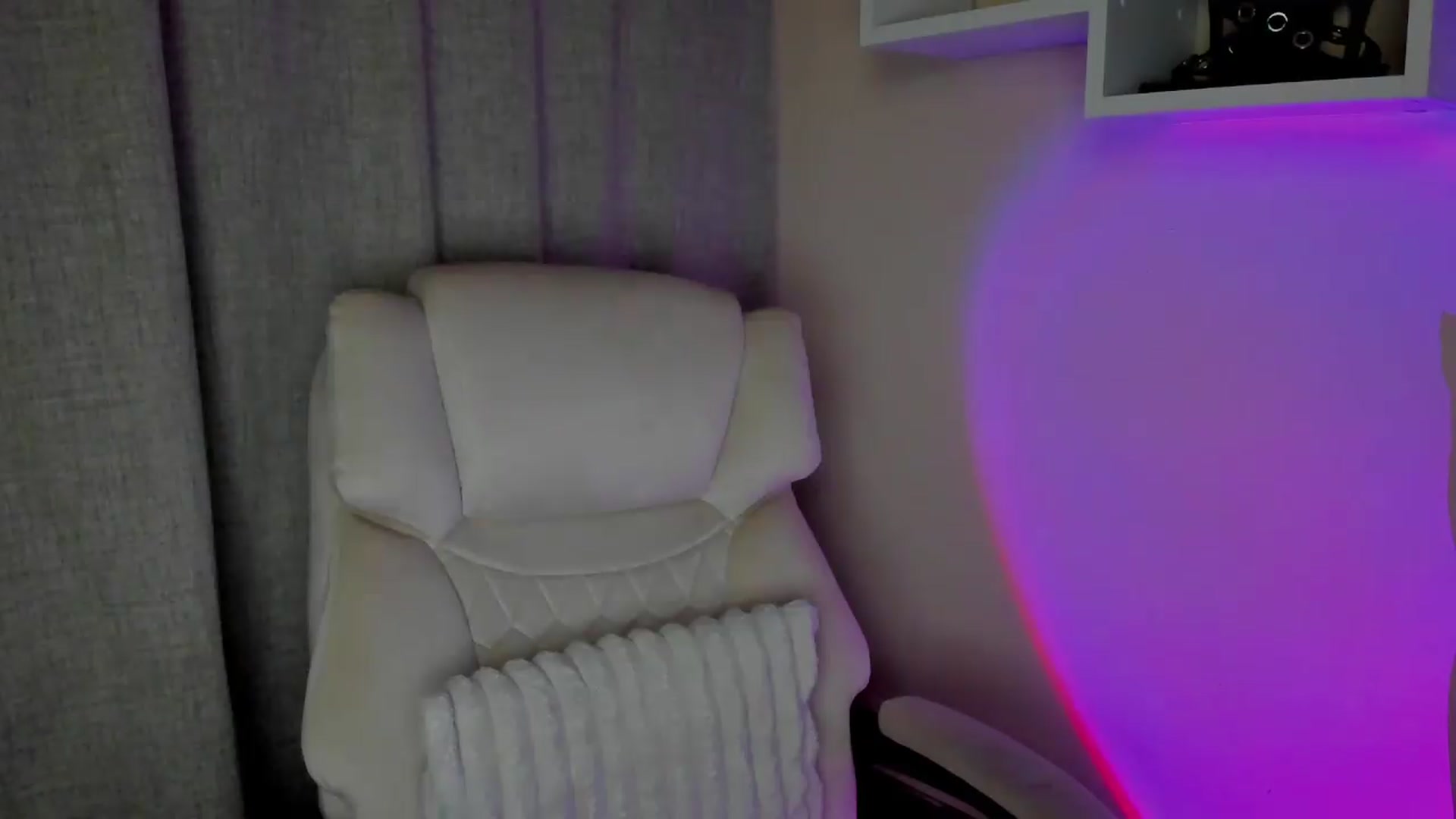 Gallery image thumbnail from EroticFELIZIA's myfreecams stream on, 07/18/2026, 12:43 image 16 of 20