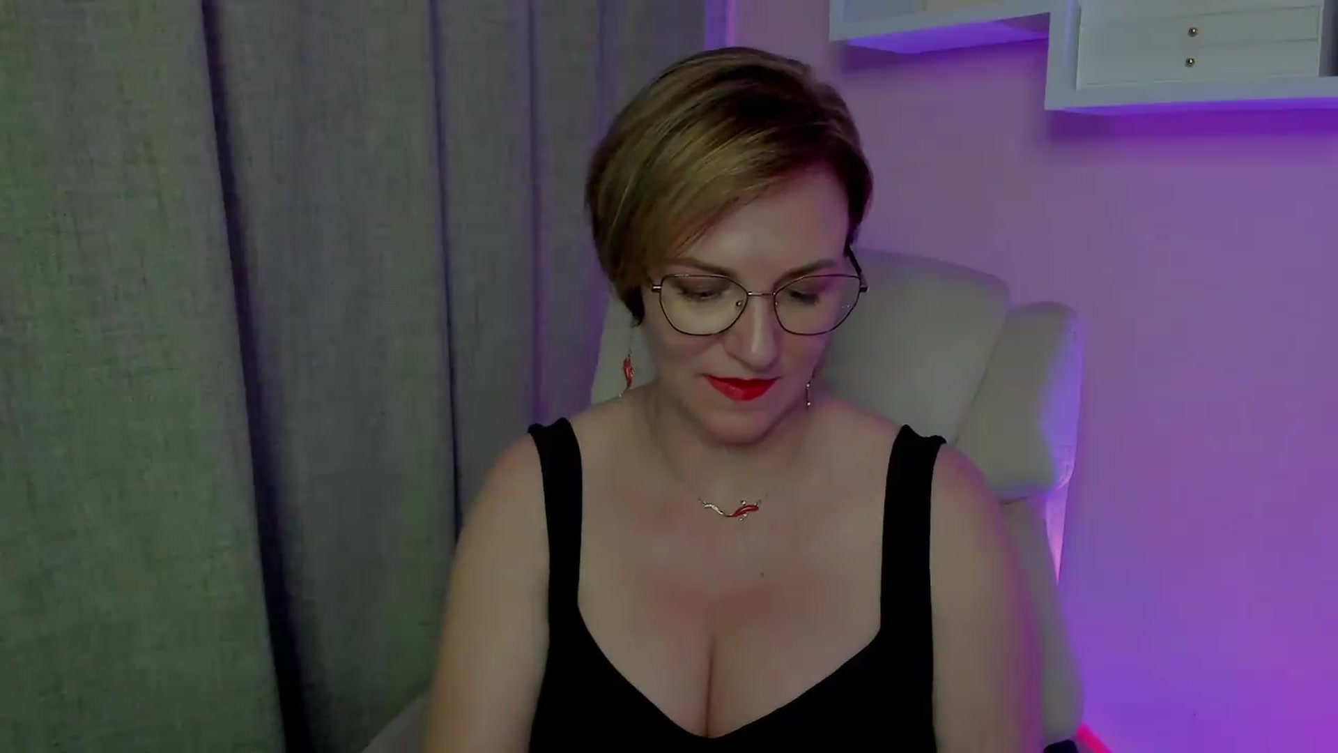 Gallery image thumbnail from EroticFELIZIA's myfreecams stream on, 08/04/2026, 18:02 image 17 of 20