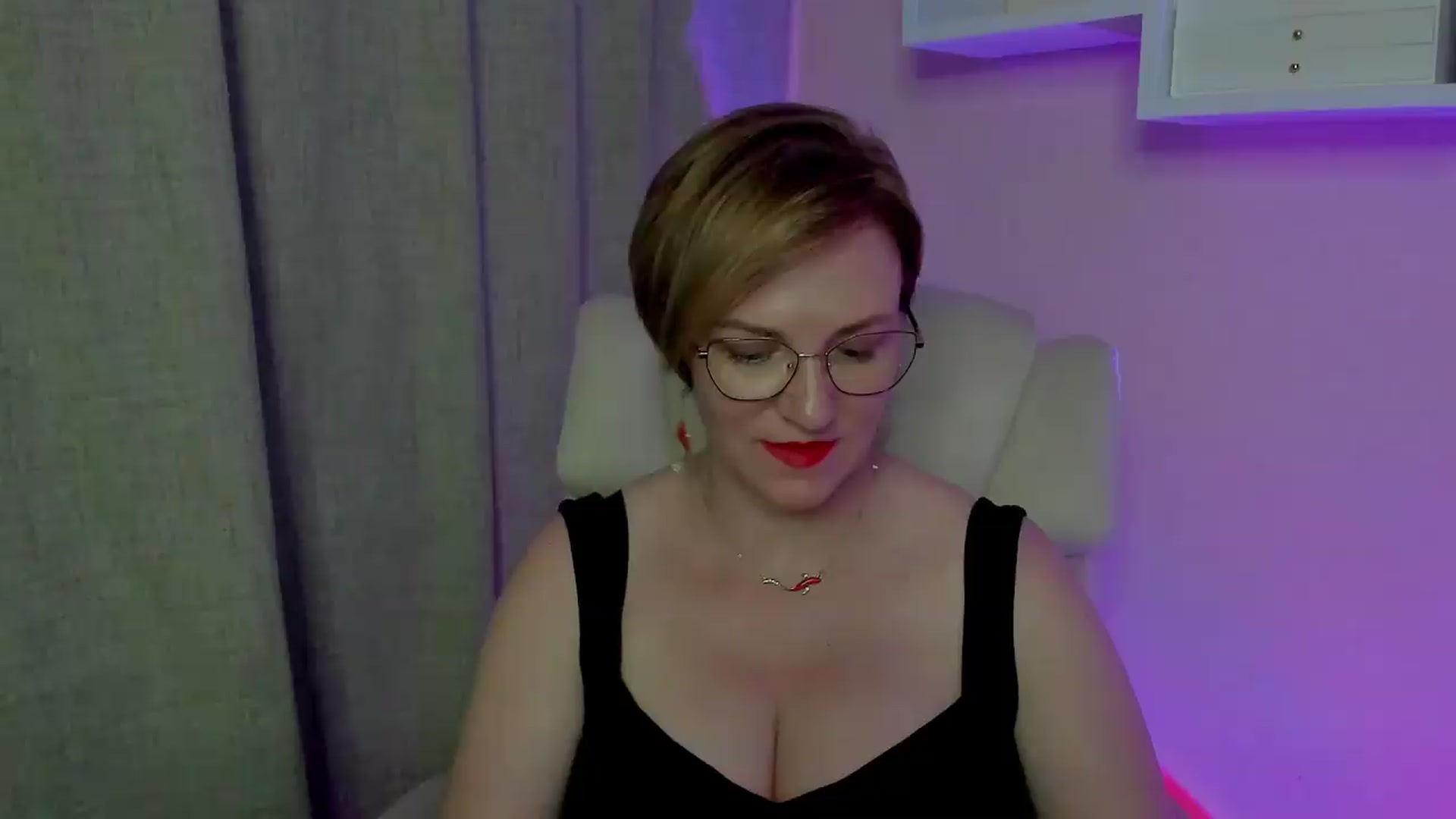 Gallery image thumbnail from EroticFELIZIA's myfreecams stream on, 08/04/2026, 19:01 image 1 of 20