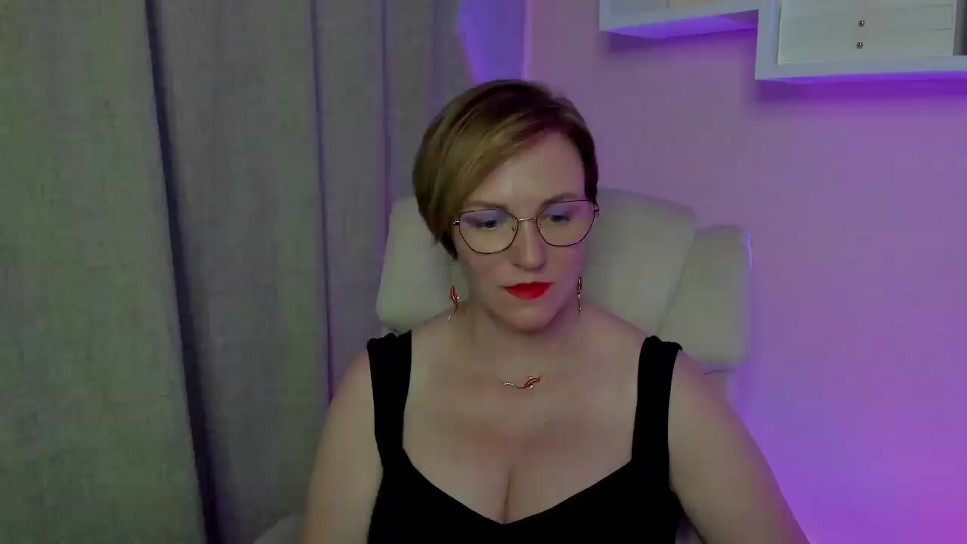 Gallery image thumbnail from EroticFELIZIA's myfreecams stream on, 08/04/2026, 19:01 image 3 of 20