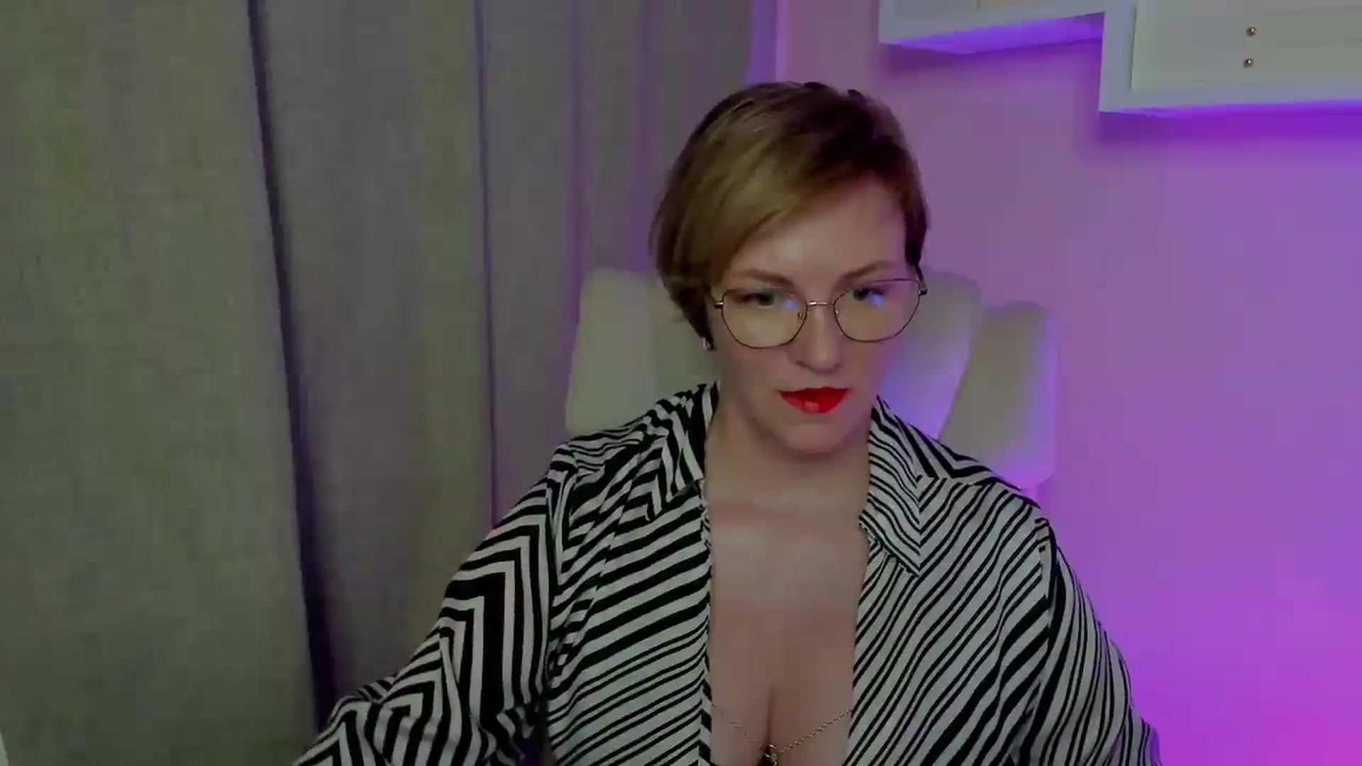 Gallery image thumbnail from EroticFELIZIA's myfreecams stream on, 08/05/2026, 13:25 image 17 of 20