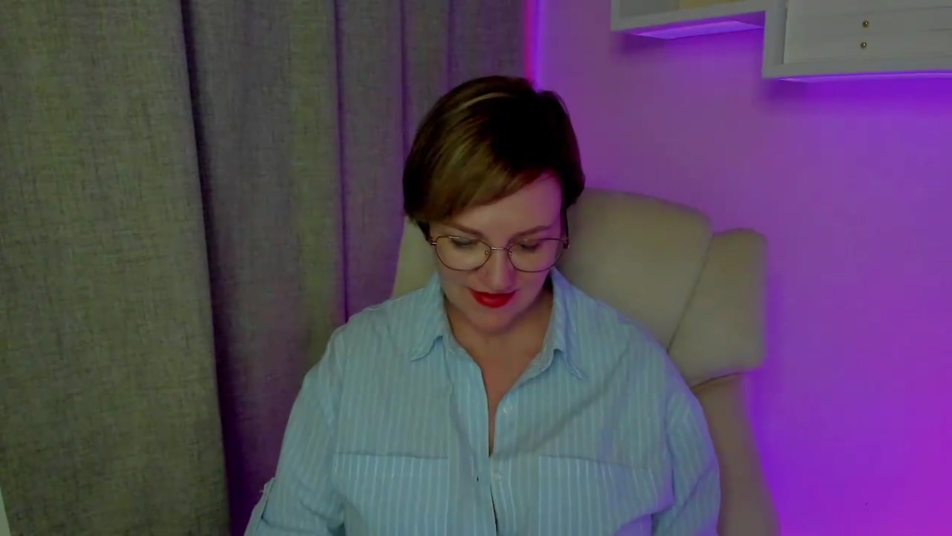 Gallery image thumbnail from EroticFELIZIA's myfreecams stream on, 08/19/2026, 19:19 image 18 of 20