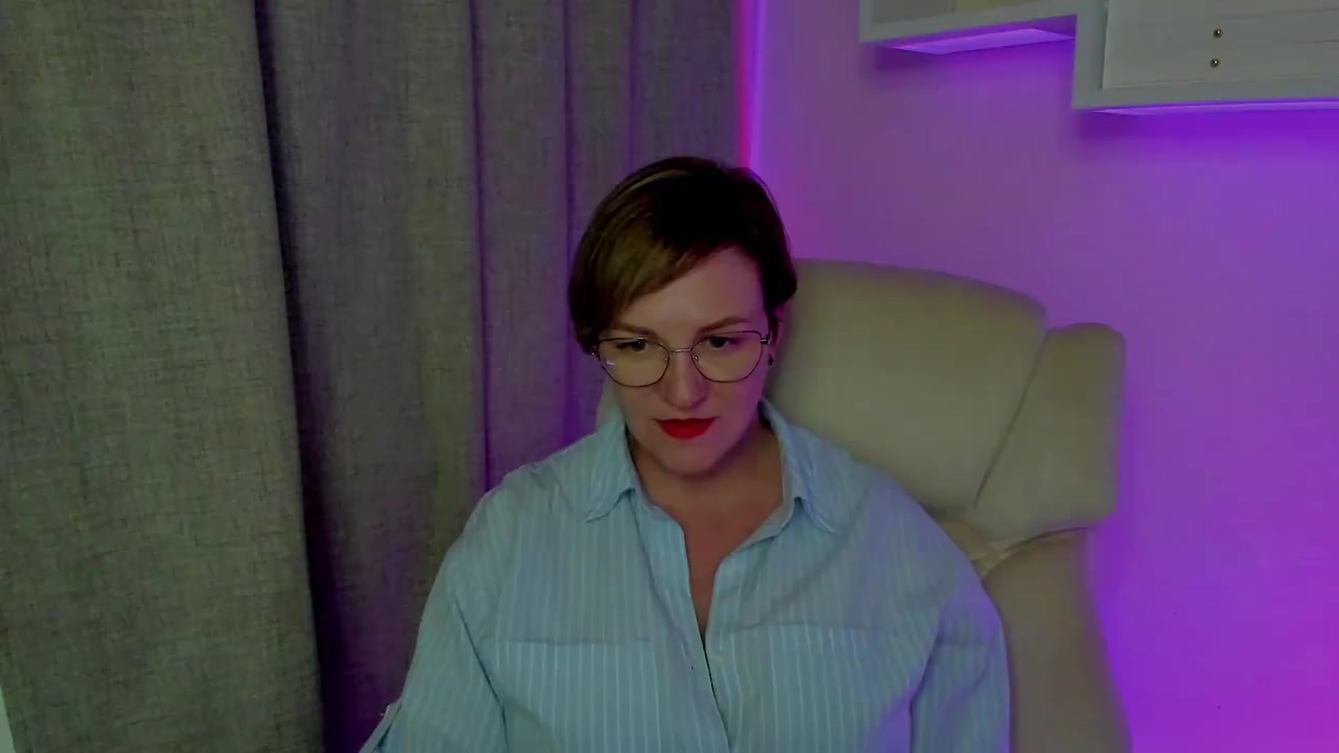 Gallery image thumbnail from EroticFELIZIA's myfreecams stream on, 08/19/2026, 19:19 image 14 of 20
