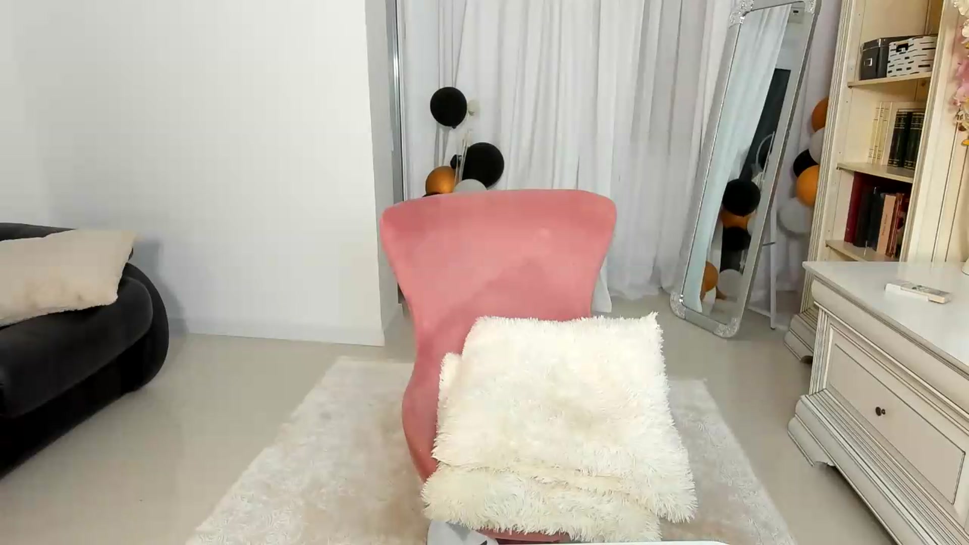 Gallery image thumbnail from EroticQueen's myfreecams stream on, 07/17/2026, 19:32 image 15 of 20