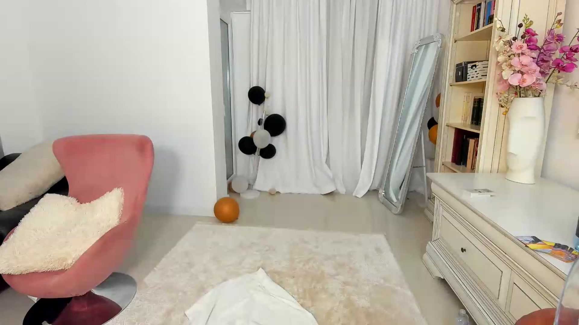 Gallery image thumbnail from EroticQueen's myfreecams stream on, 07/31/2026, 21:39 image 11 of 20