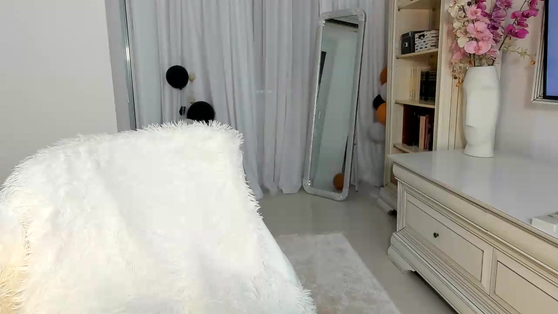 Gallery image thumbnail from EroticQueen's myfreecams stream on, 08/07/2026, 14:19 image 4 of 20