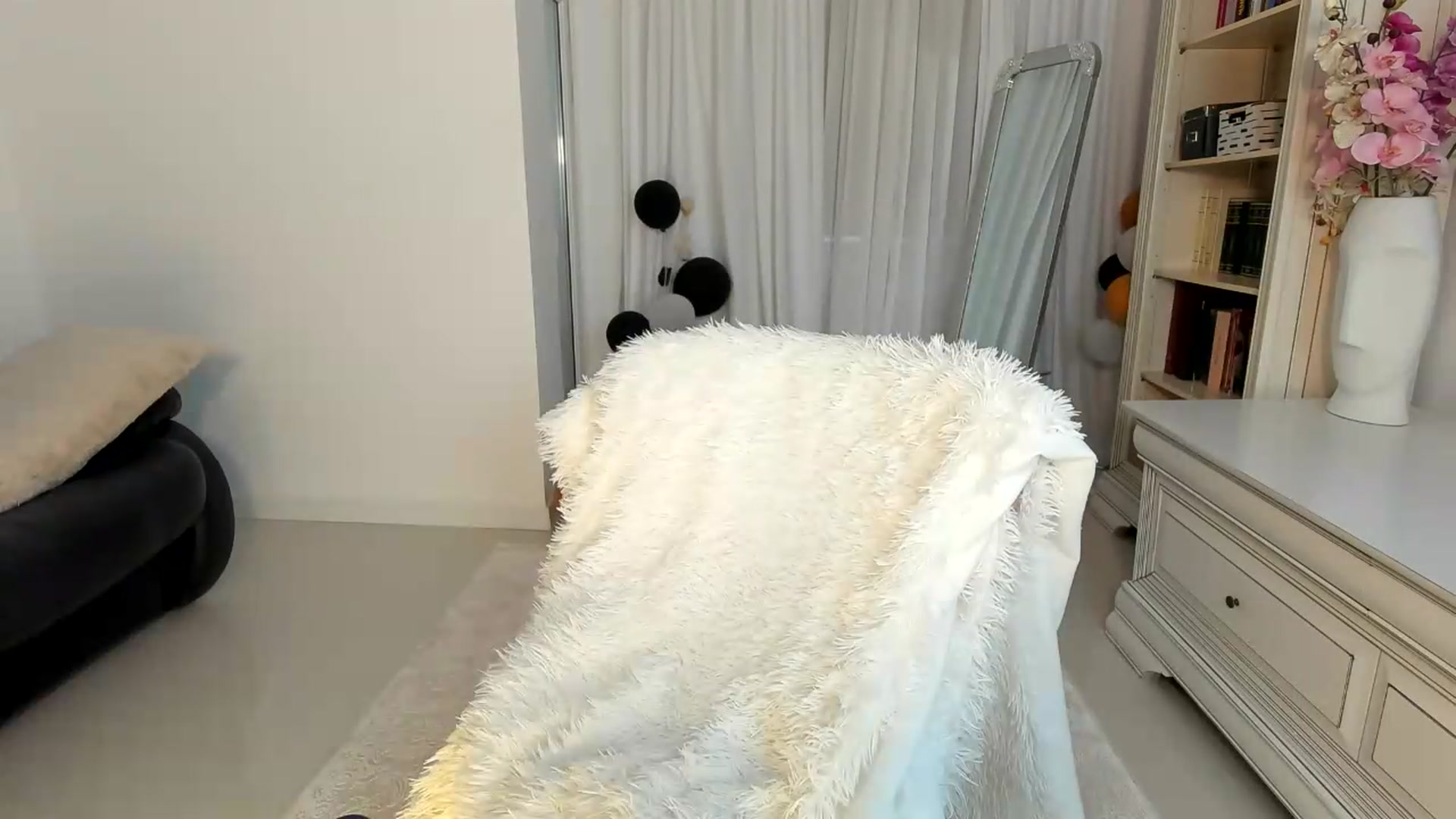Gallery image thumbnail from EroticQueen's myfreecams stream on, 08/07/2026, 14:19 image 15 of 20
