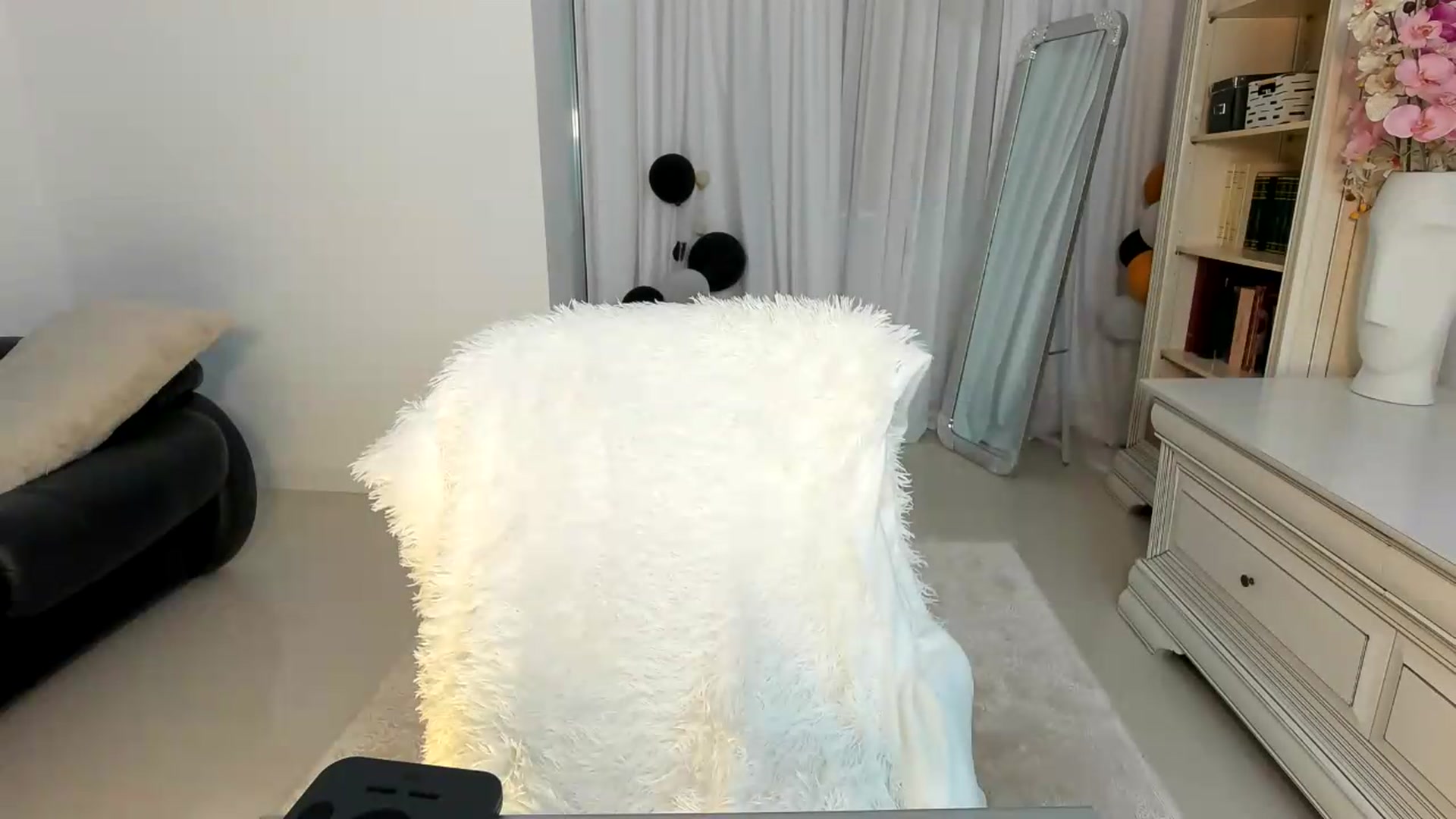 Gallery image thumbnail from EroticQueen's myfreecams stream on, 08/07/2026, 15:13 image 3 of 20