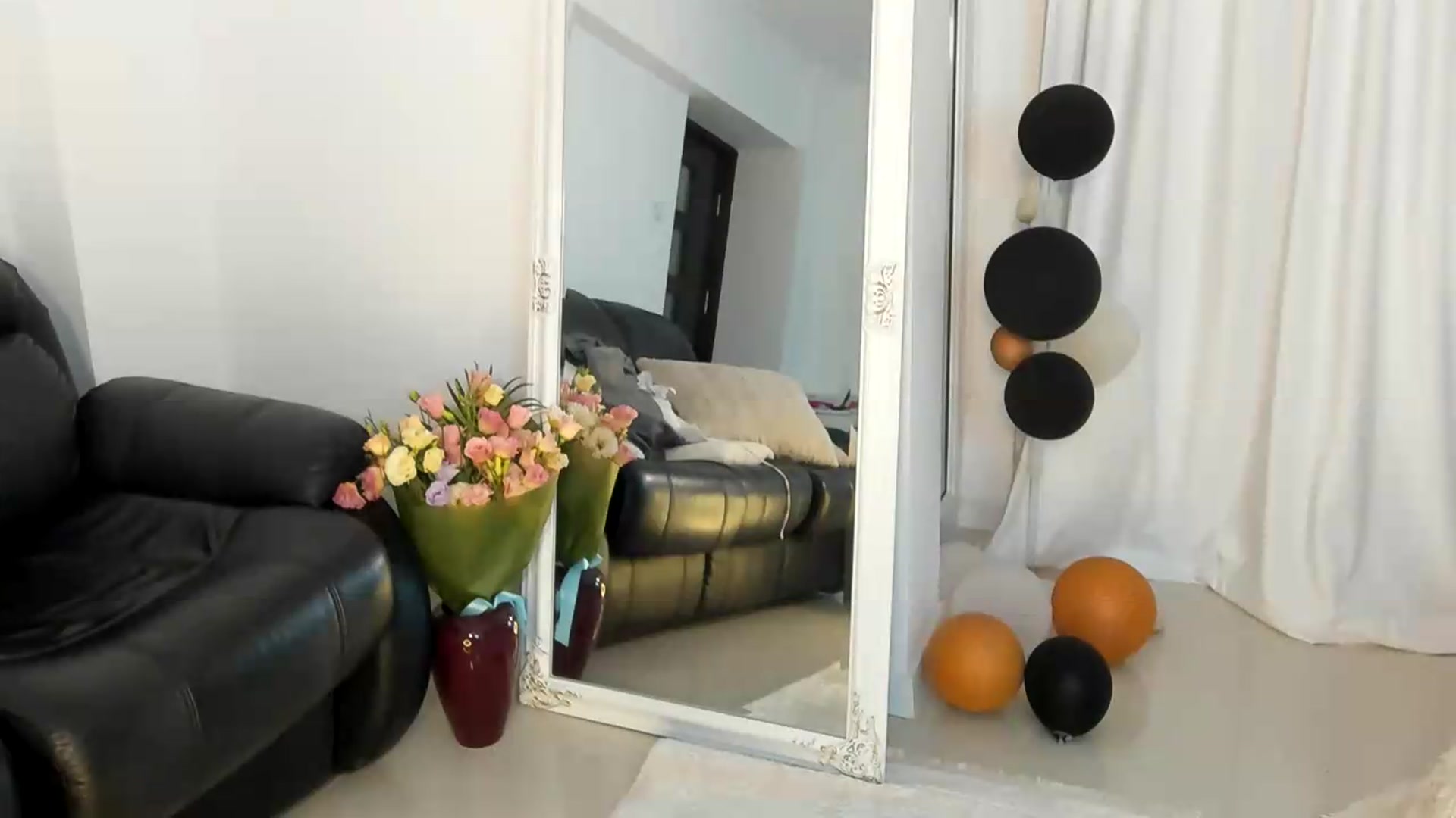 Gallery image thumbnail from EroticQueen's myfreecams stream on, 08/14/2026, 21:28 image 4 of 20