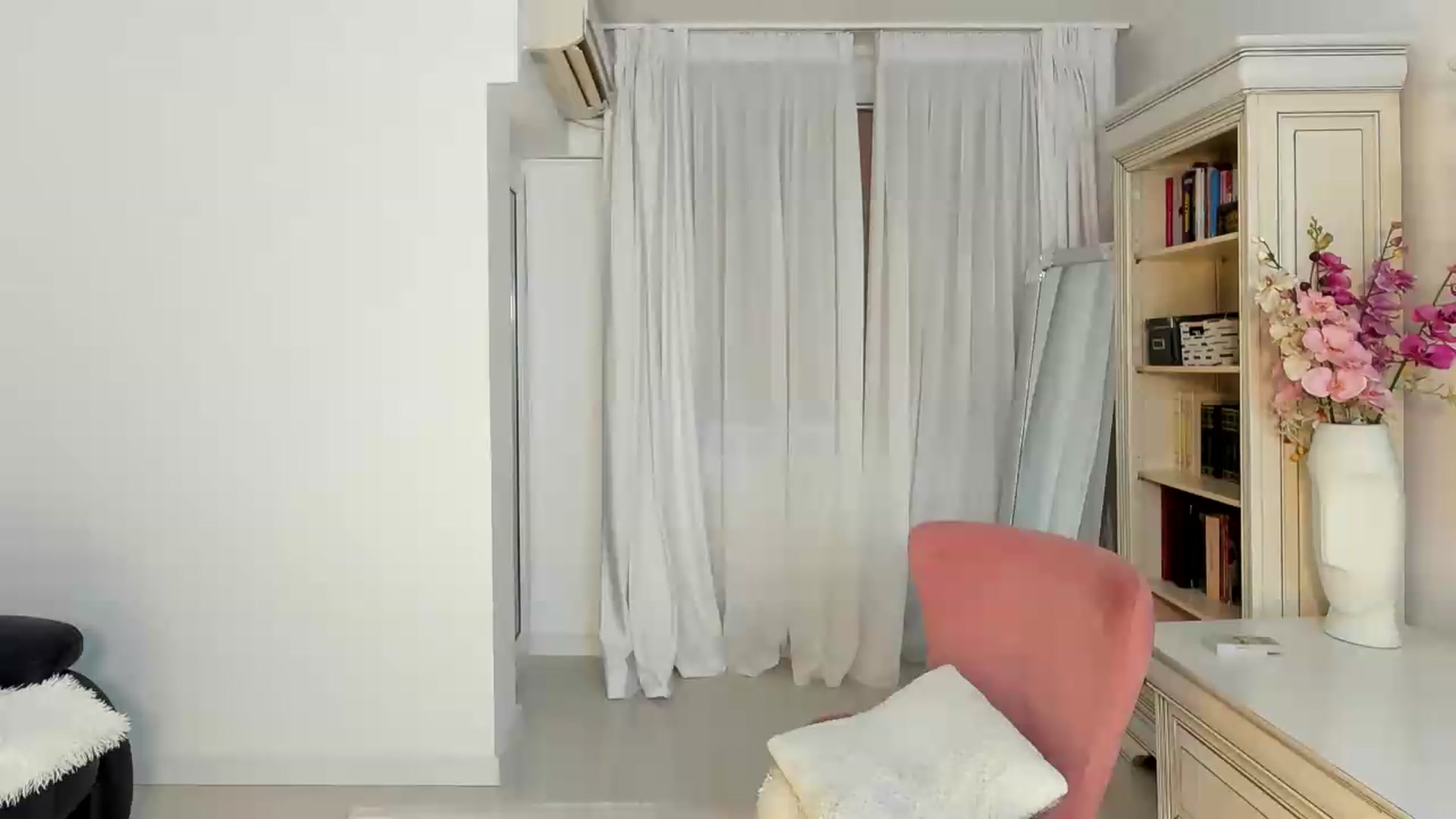 Gallery image thumbnail from EroticQueen's myfreecams stream on, 08/29/2026, 15:38 image 3 of 20