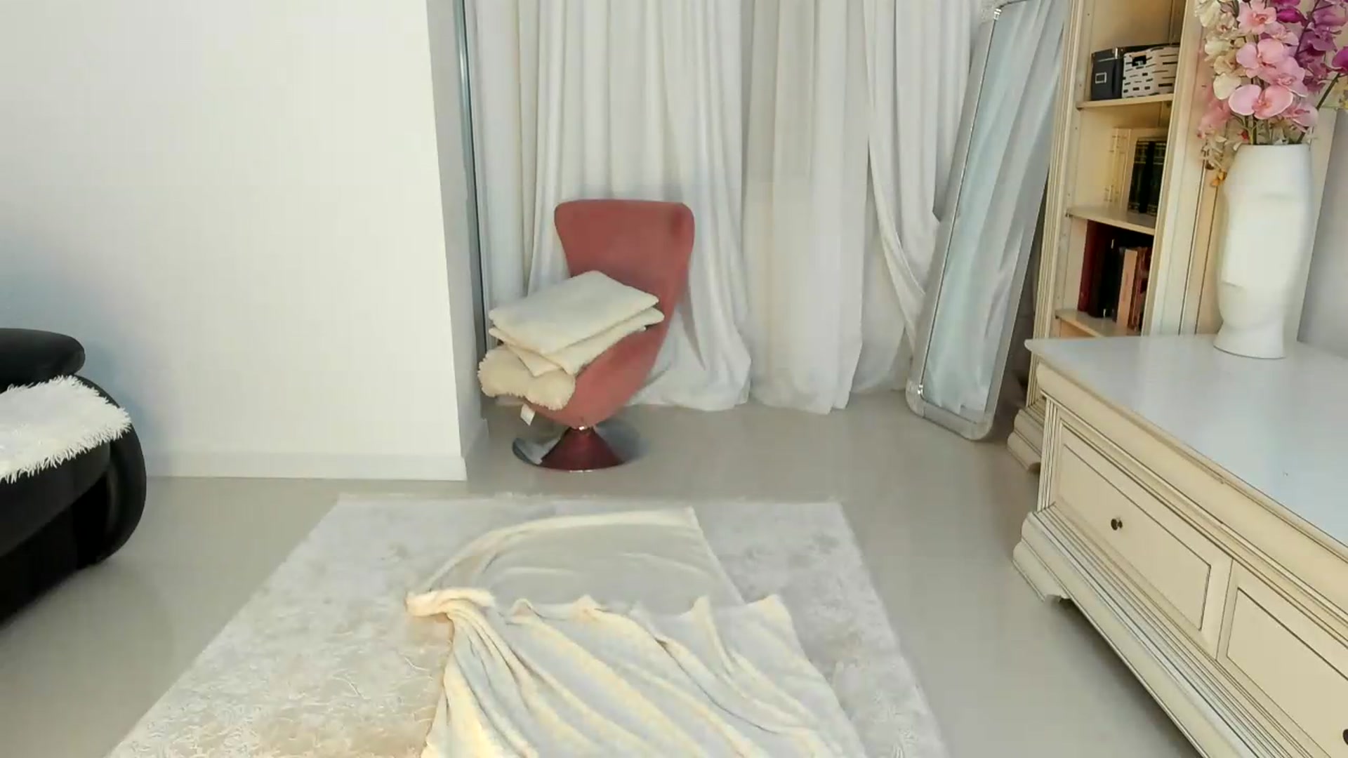 Gallery image thumbnail from EroticQueen's myfreecams stream on, 08/29/2026, 22:40 image 4 of 20