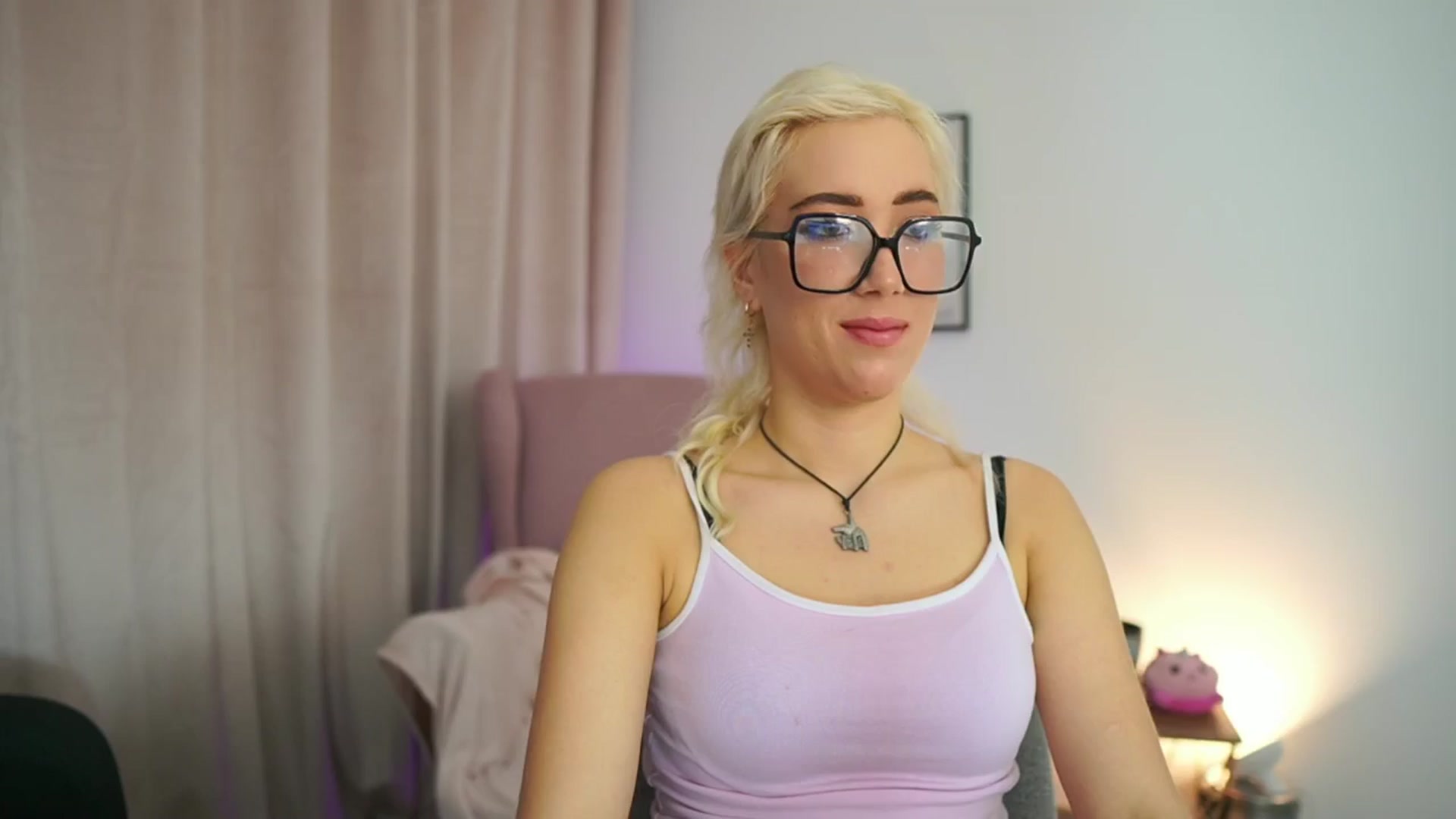 Gallery image thumbnail from Eroticablond's myfreecams stream on, 02/18/2025, 12:54 image 7 of 20