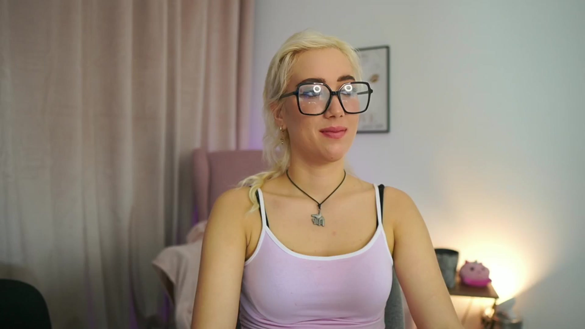 Gallery image thumbnail from Eroticablond's myfreecams stream on, 02/18/2025, 12:54 image 4 of 20