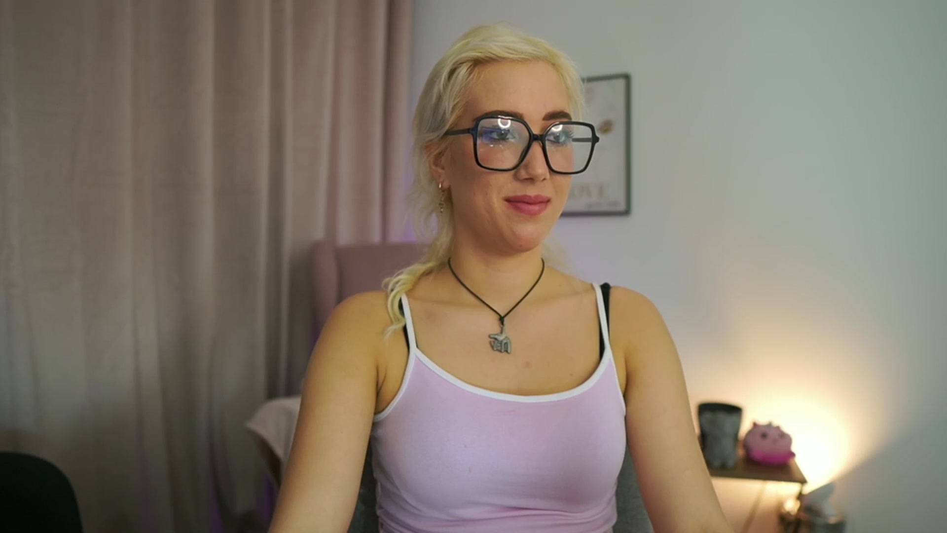 Gallery image thumbnail from Eroticablond's myfreecams stream on, 02/18/2025, 12:54 image 3 of 20