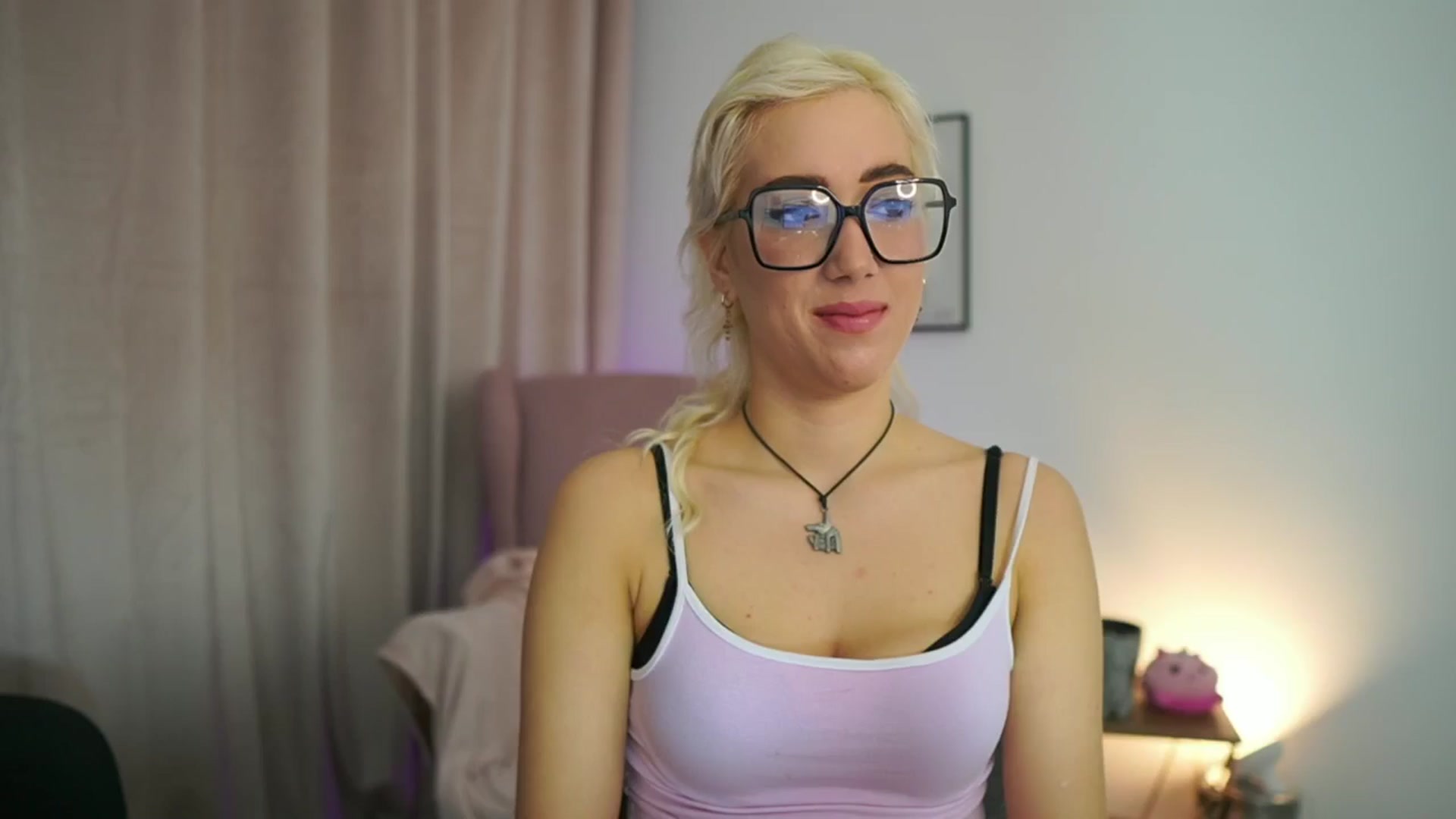 Gallery image thumbnail from Eroticablond's myfreecams stream on, 02/18/2025, 12:54 image 1 of 20