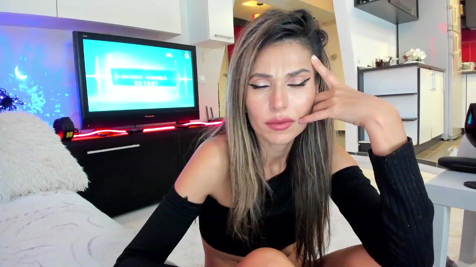 Gallery image thumbnail from Error404's myfreecams stream on, 10/05/2023, 01:01 image 6 of 20