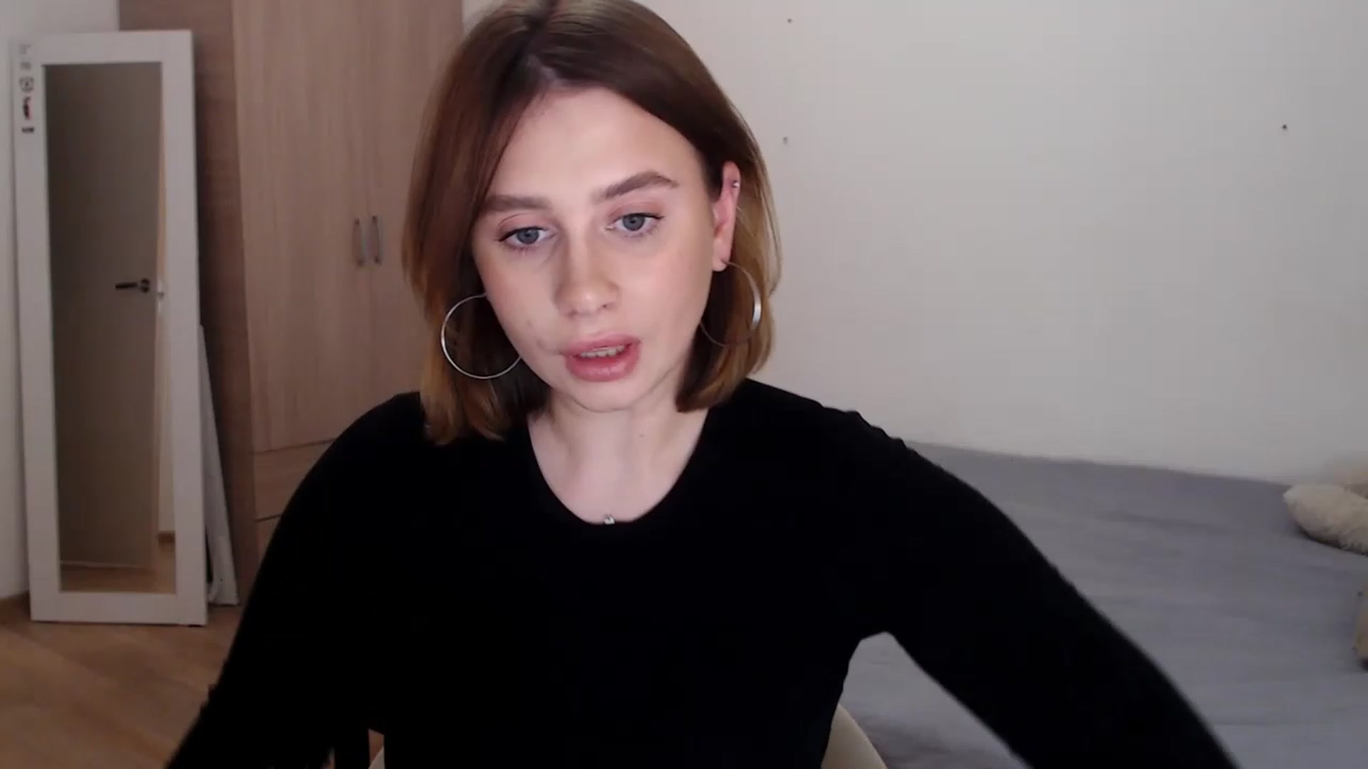 Gallery image thumbnail from EseniaKiss's myfreecams stream on, 12/01/2022, 23:12 image 5 of 20