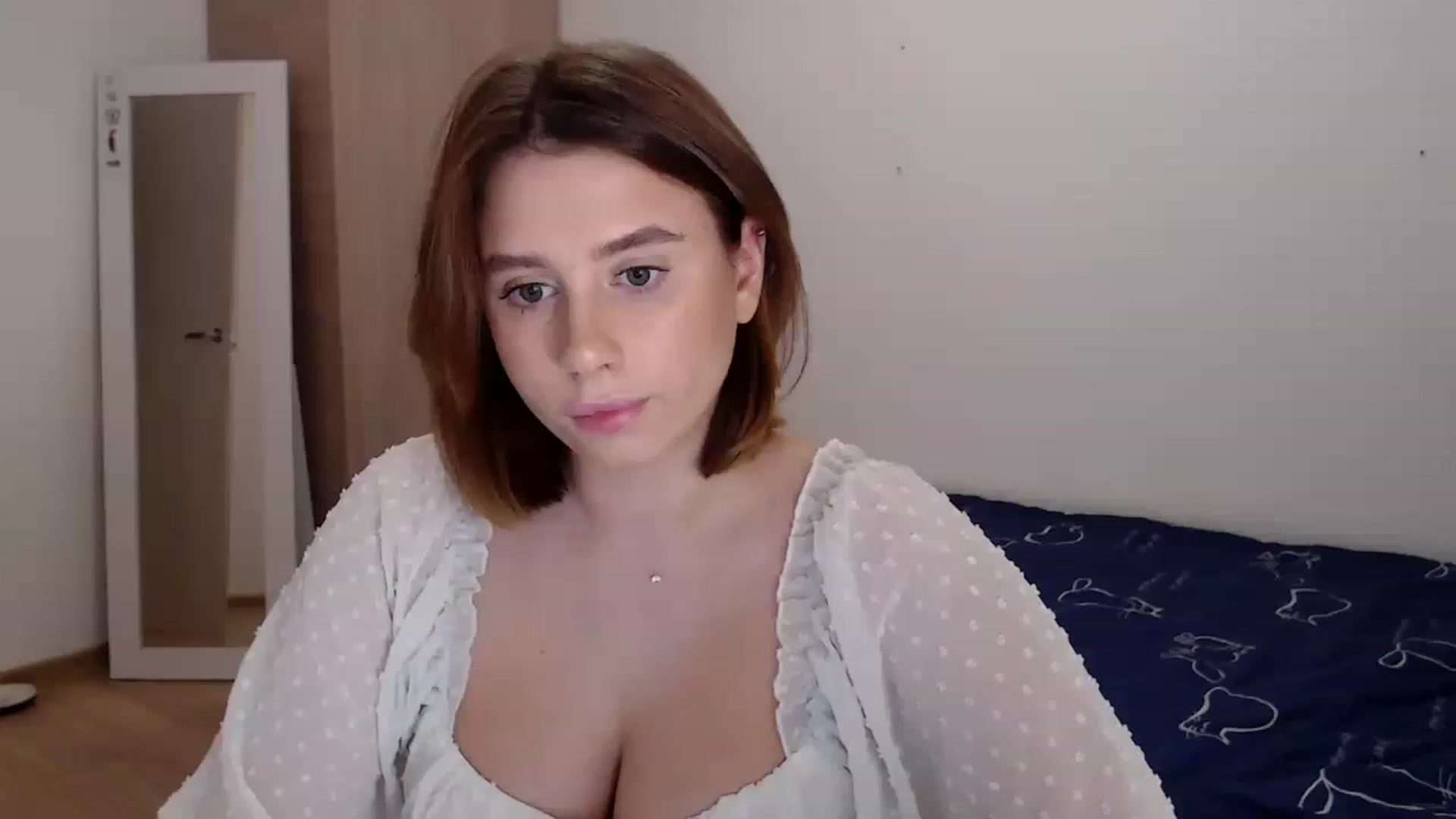 Gallery image thumbnail from EseniaKiss's myfreecams stream on, 12/08/2022, 22:27 image 12 of 20
