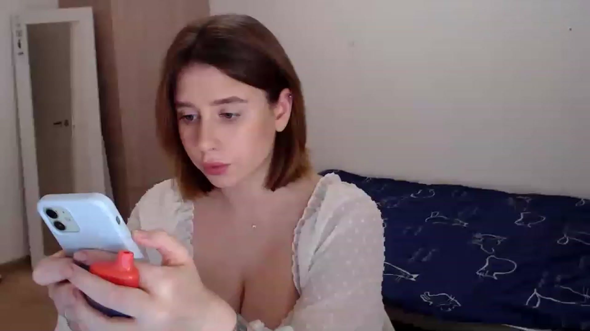Gallery image thumbnail from EseniaKiss's myfreecams stream on, 12/08/2022, 23:29 image 1 of 20
