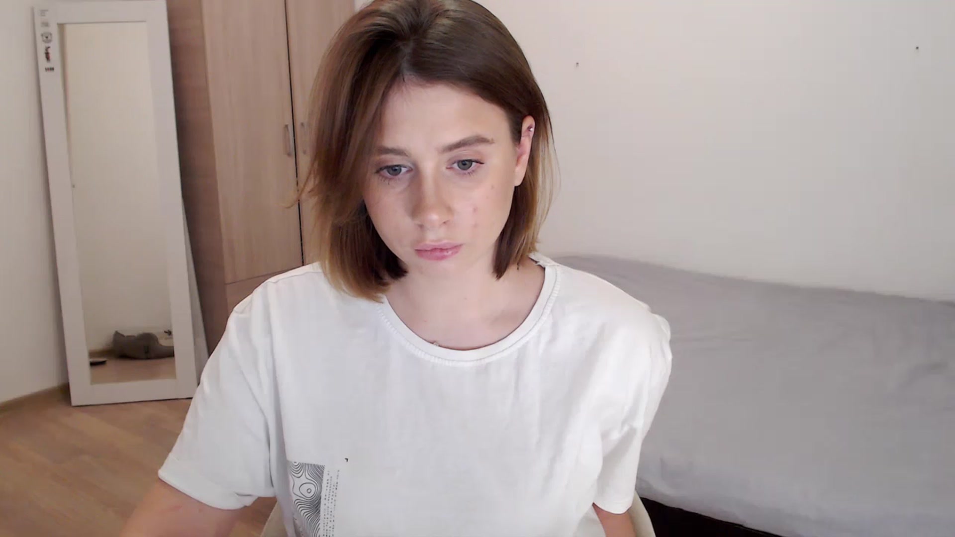 Gallery image thumbnail from EseniaKiss's myfreecams stream on, 12/15/2022, 16:31 image 15 of 20
