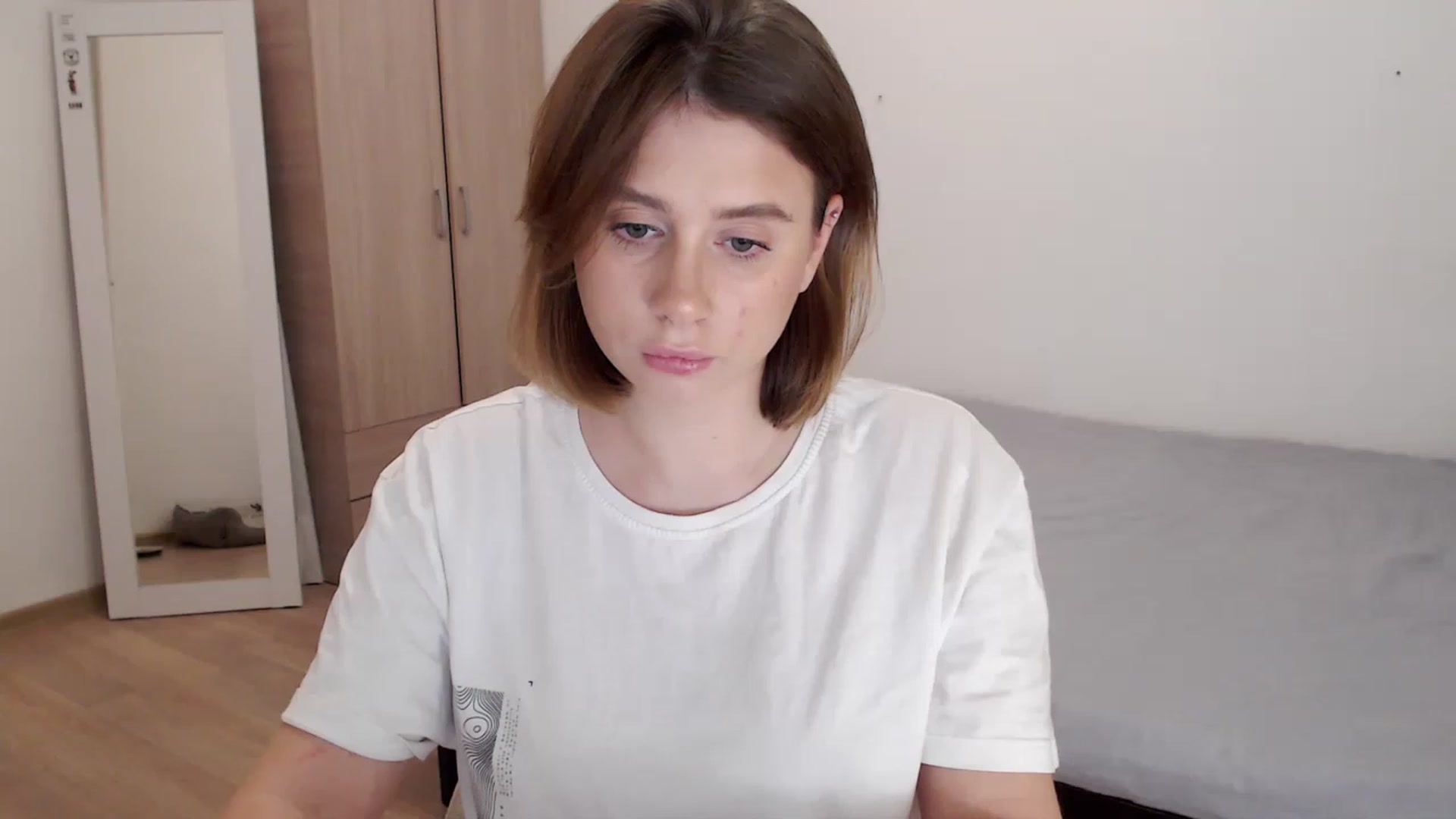 Gallery image thumbnail from EseniaKiss's myfreecams stream on, 12/15/2022, 16:31 image 14 of 20