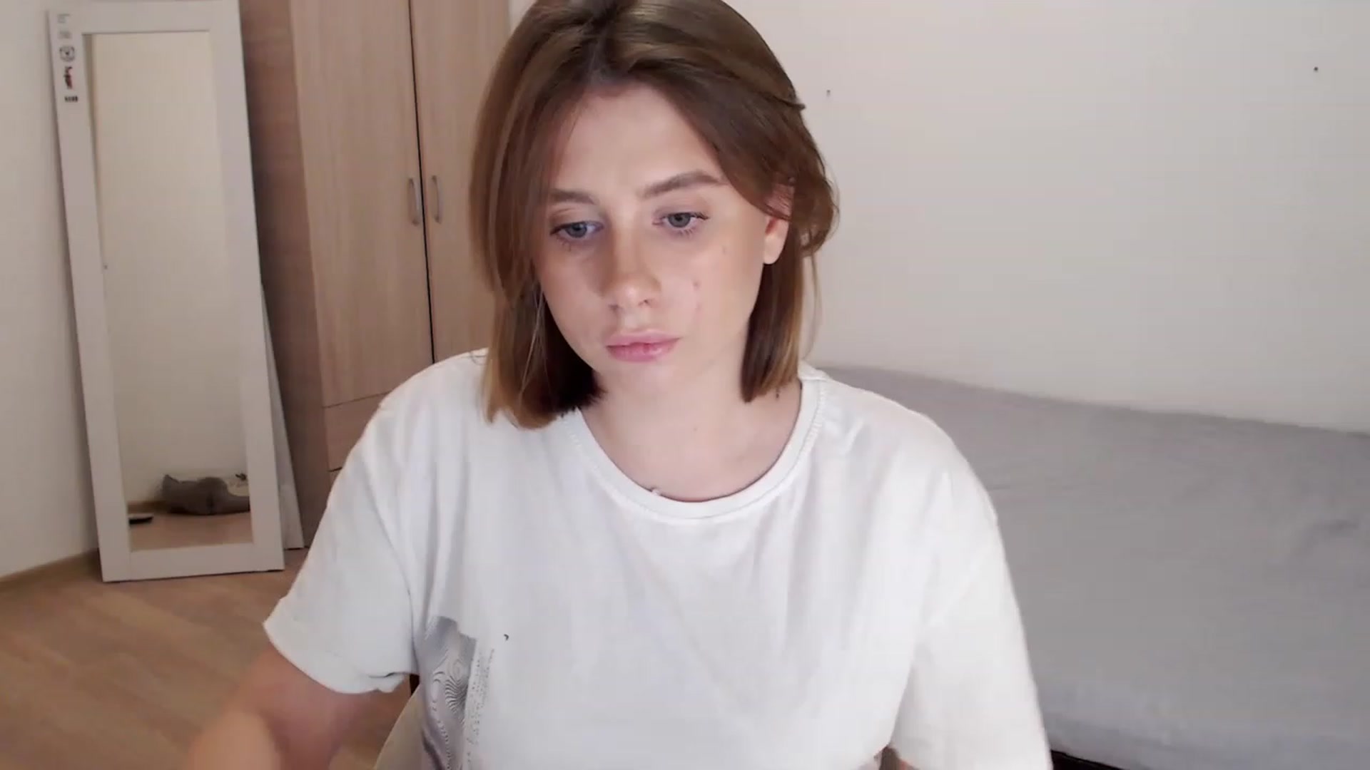 Gallery image thumbnail from EseniaKiss's myfreecams stream on, 12/15/2022, 16:31 image 17 of 20