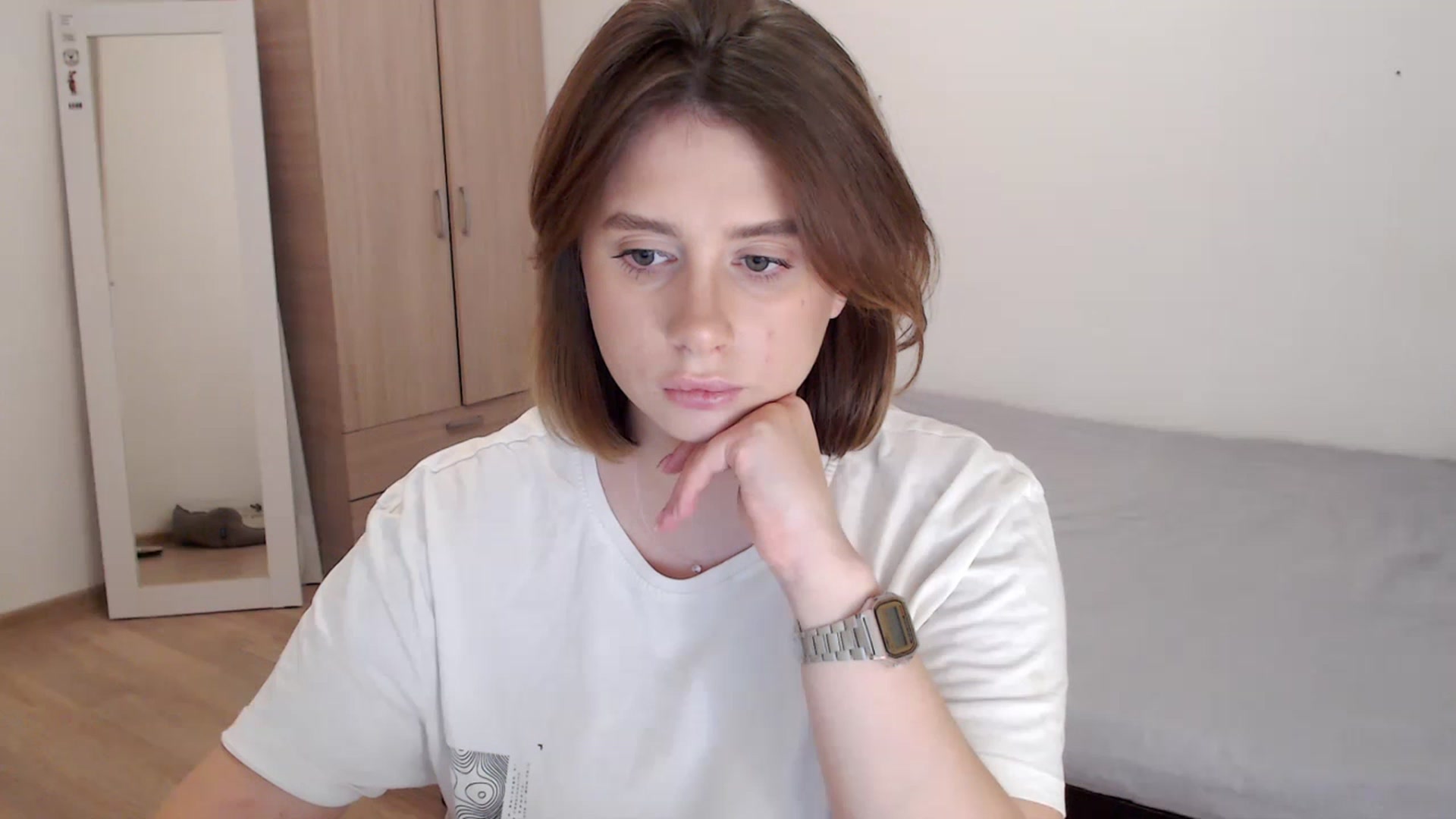 Gallery image thumbnail from EseniaKiss's myfreecams stream on, 12/15/2022, 16:31 image 8 of 20