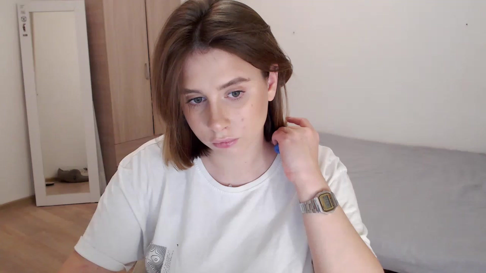 Gallery image thumbnail from EseniaKiss's myfreecams stream on, 12/15/2022, 16:31 image 16 of 20