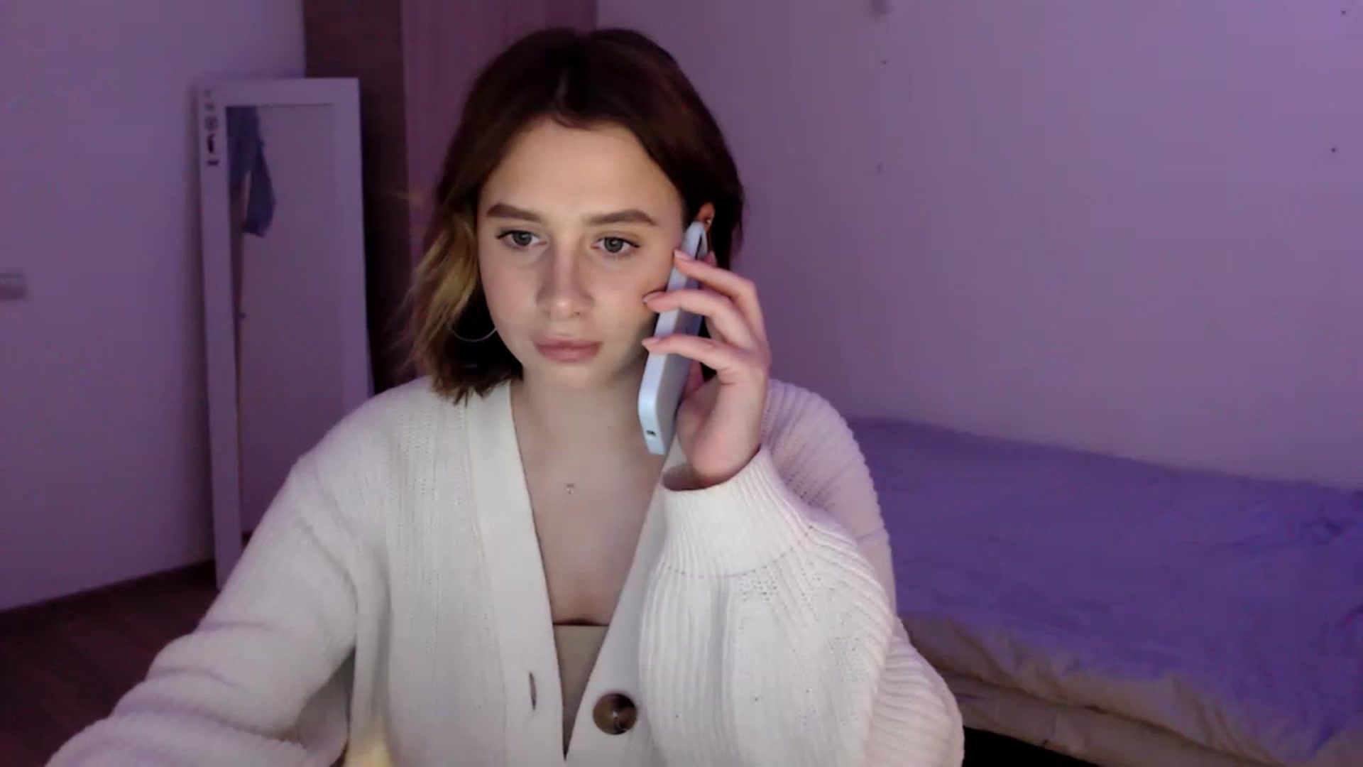 Gallery image thumbnail from EseniaKiss's myfreecams stream on, 12/22/2022, 15:01 image 16 of 20