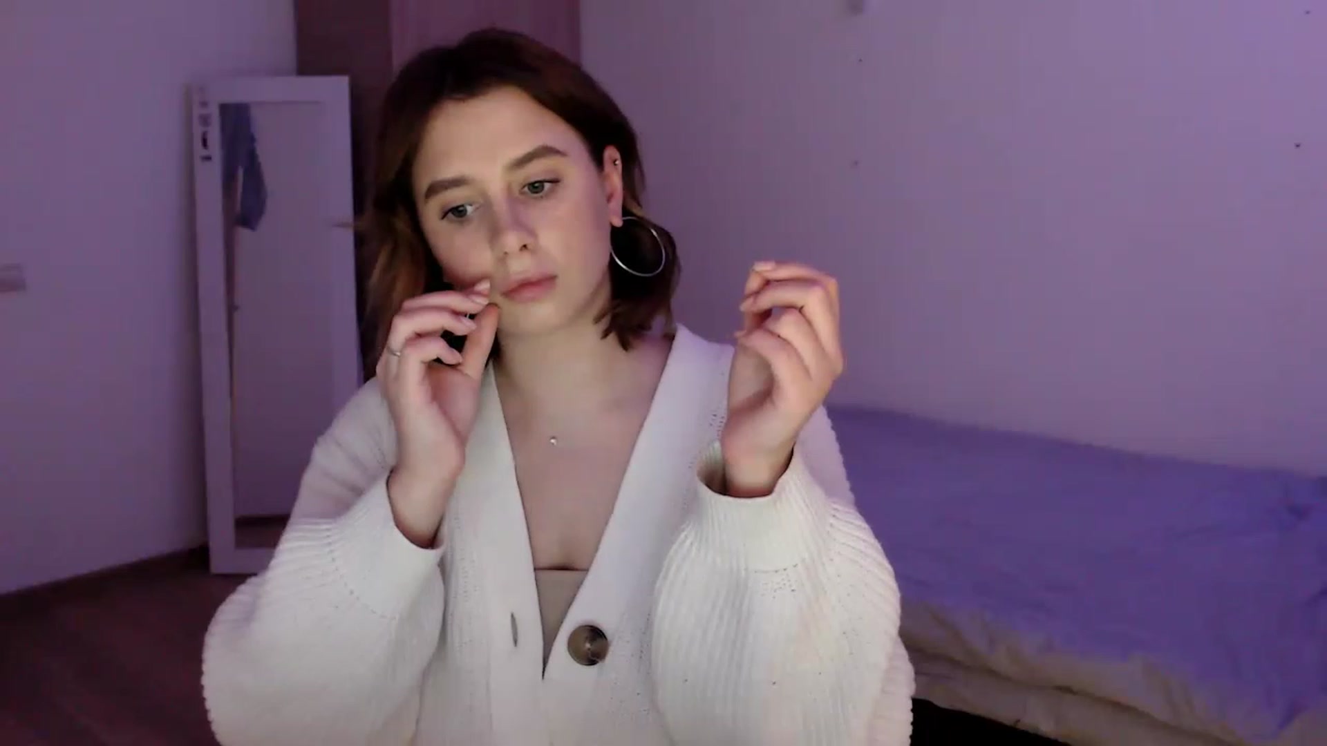 Gallery image thumbnail from EseniaKiss's myfreecams stream on, 12/22/2022, 15:01 image 18 of 20