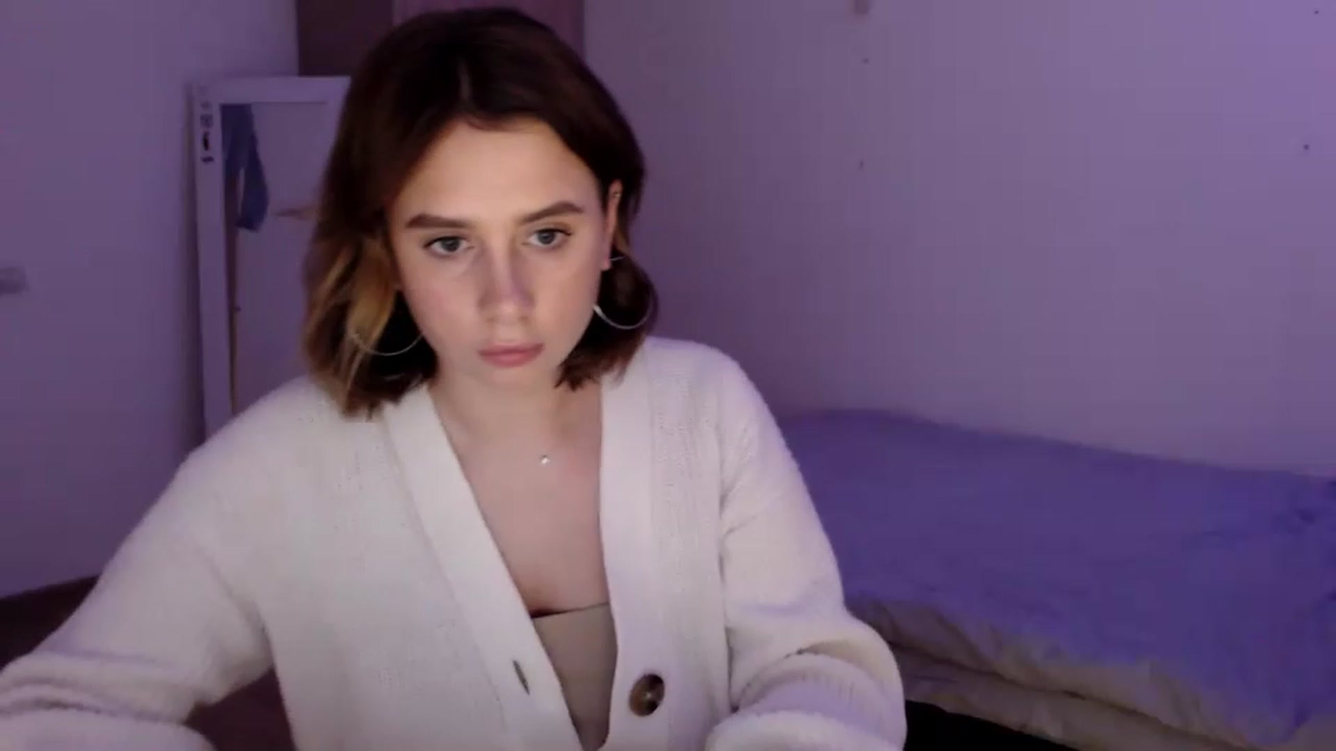 Gallery image thumbnail from EseniaKiss's myfreecams stream on, 12/22/2022, 15:01 image 19 of 20