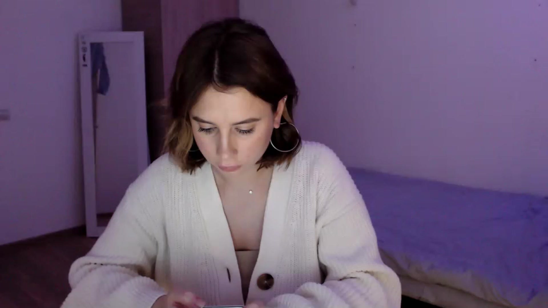 Gallery image thumbnail from EseniaKiss's myfreecams stream on, 12/22/2022, 15:01 image 20 of 20
