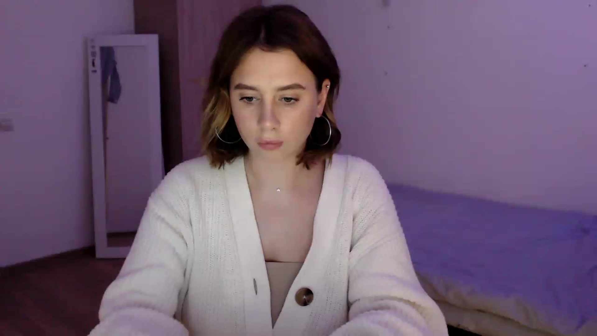 Gallery image thumbnail from EseniaKiss's myfreecams stream on, 12/22/2022, 15:01 image 10 of 20