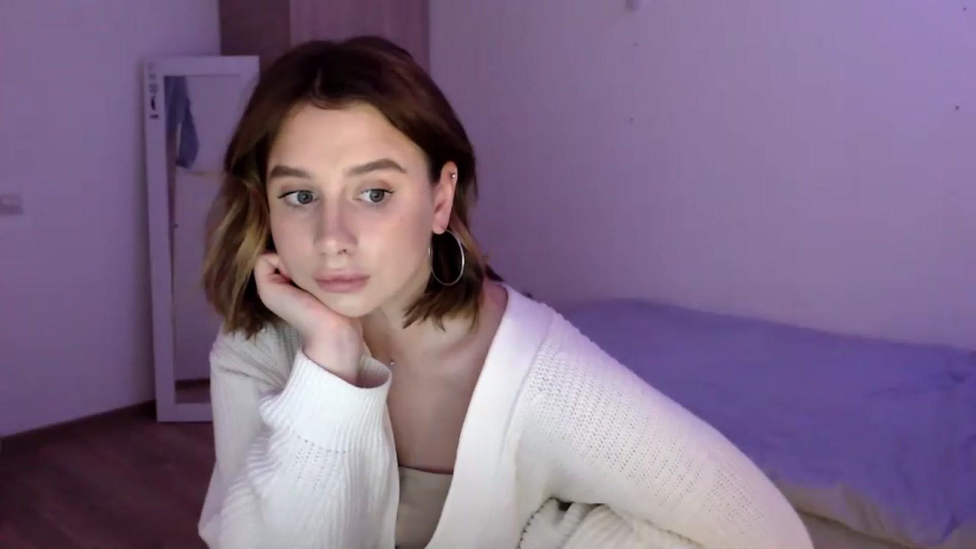 Gallery image thumbnail from EseniaKiss's myfreecams stream on, 12/22/2022, 15:01 image 7 of 20