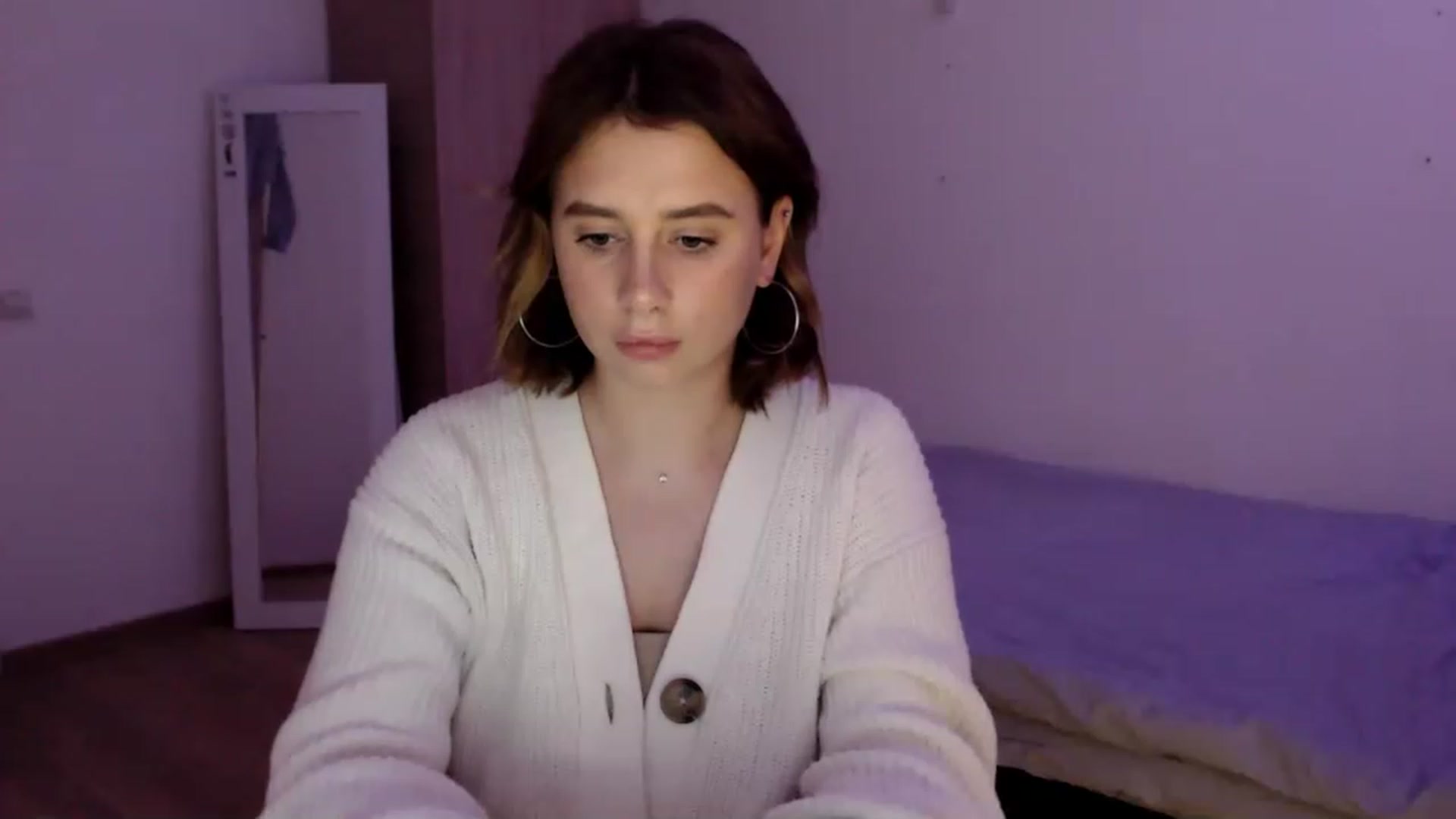 Gallery image thumbnail from EseniaKiss's myfreecams stream on, 12/22/2022, 15:01 image 6 of 20