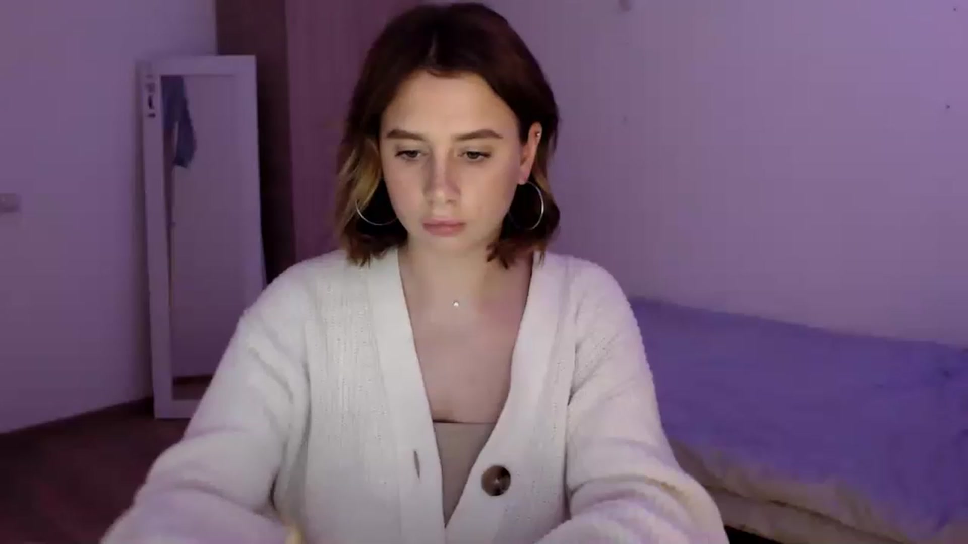 Gallery image thumbnail from EseniaKiss's myfreecams stream on, 12/22/2022, 15:01 image 11 of 20