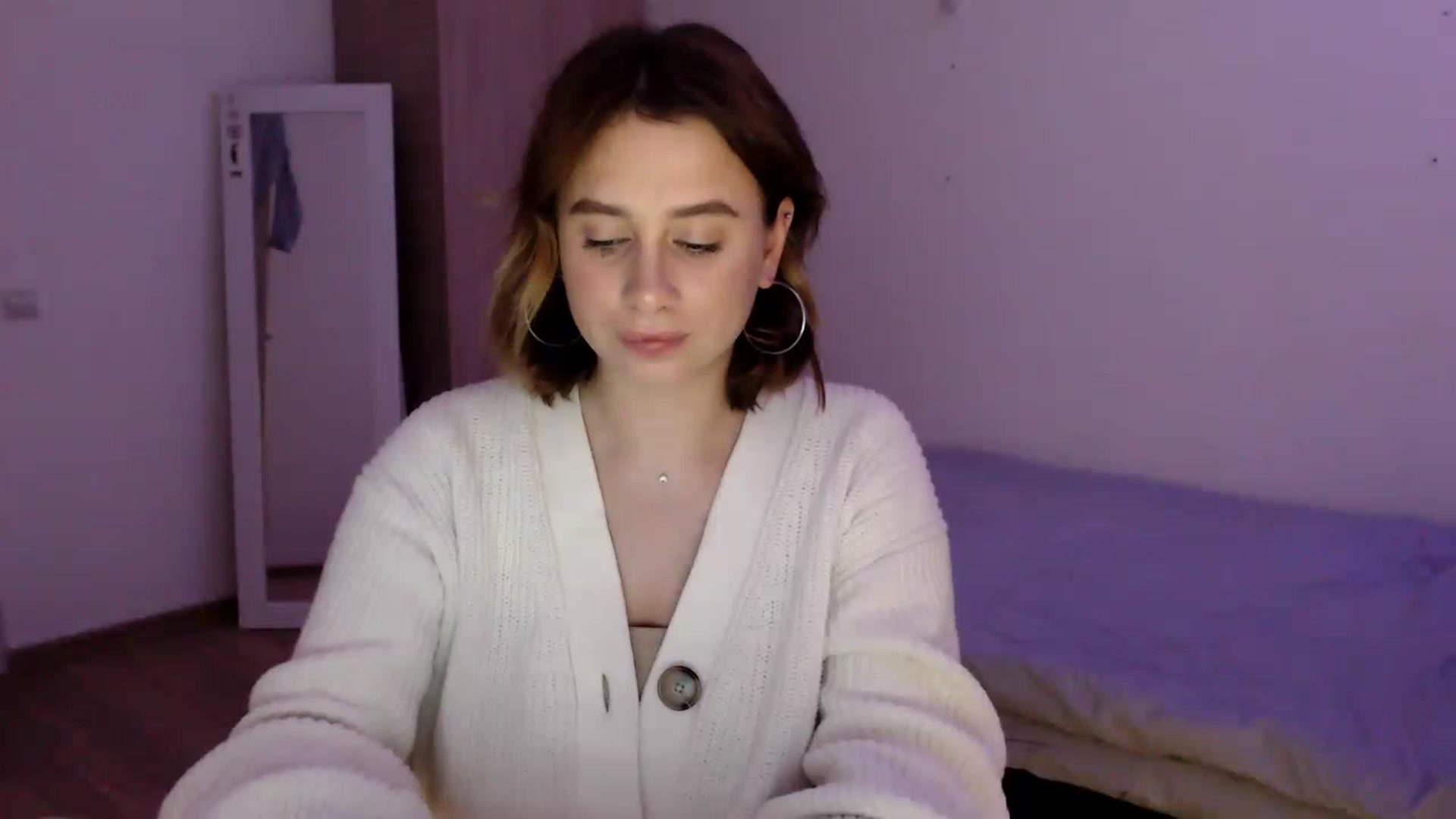 Gallery image thumbnail from EseniaKiss's myfreecams stream on, 12/22/2022, 15:01 image 1 of 20