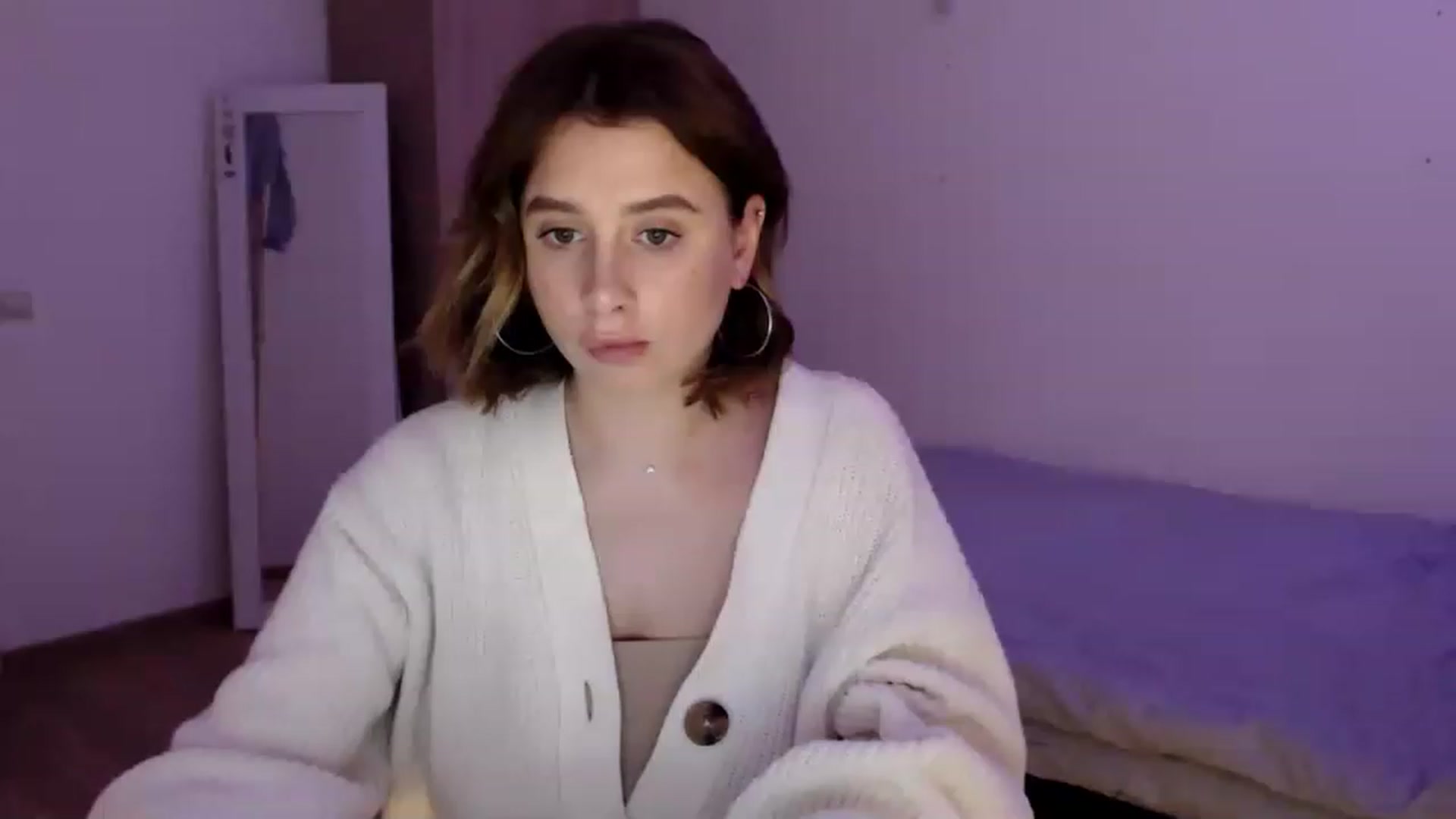 Gallery image thumbnail from EseniaKiss's myfreecams stream on, 12/22/2022, 15:01 image 8 of 20