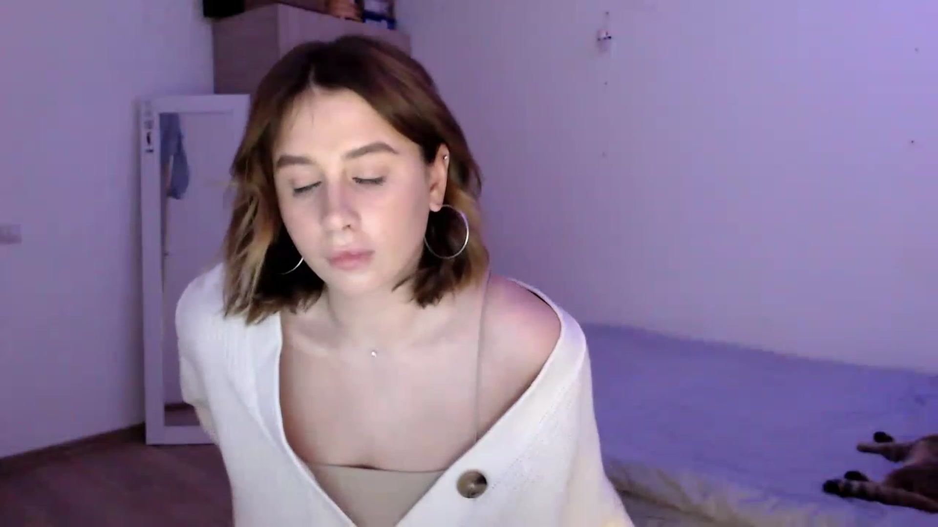 Gallery image thumbnail from EseniaKiss's myfreecams stream on, 12/22/2022, 15:57 image 9 of 20