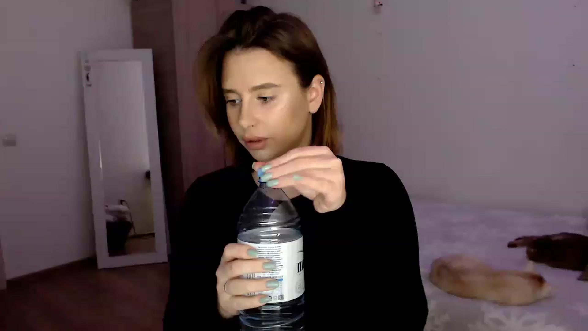 Gallery image thumbnail from EseniaKiss's myfreecams stream on, 01/06/2023, 18:32 image 6 of 20