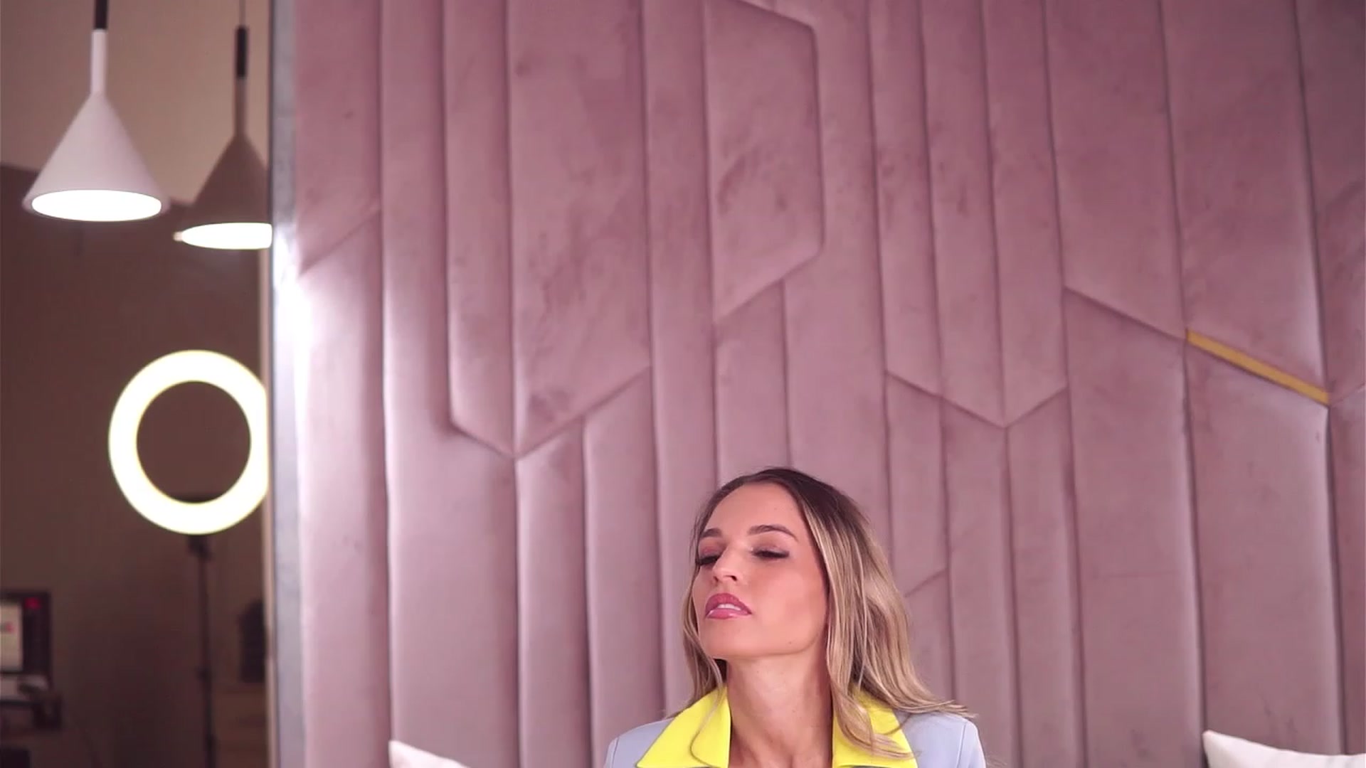 Gallery image thumbnail from EsmeAinsley's myfreecams stream on, 03/29/2023, 22:00 image 3 of 20
