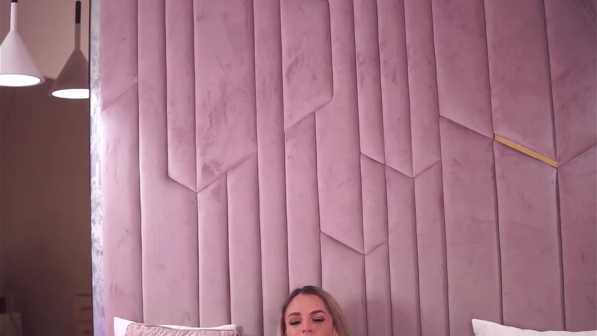 Gallery image thumbnail from EsmeAinsley's myfreecams stream on, 04/14/2023, 24:57 image 2 of 20