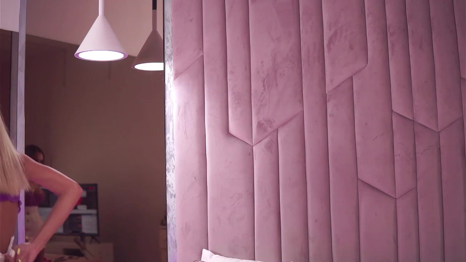 Gallery image thumbnail from EsmeAinsley's myfreecams stream on, 05/17/2023, 21:33 image 8 of 20