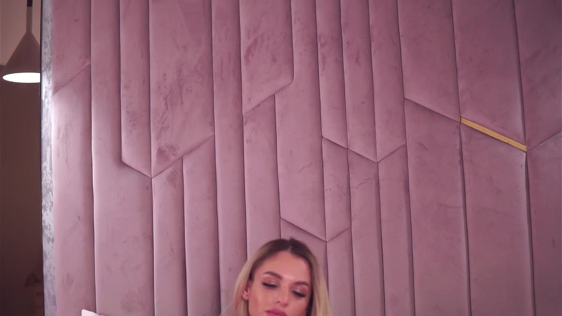 Gallery image thumbnail from EsmeAinsley's myfreecams stream on, 05/26/2023, 01:59 image 15 of 20