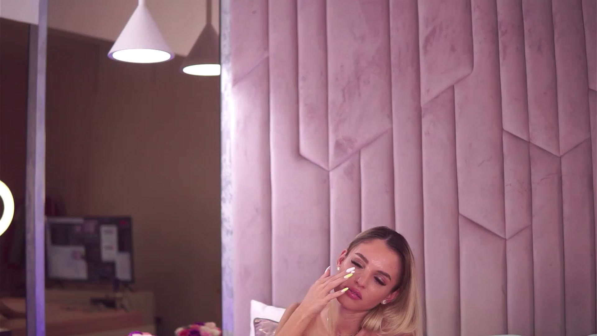 Gallery image thumbnail from EsmeAinsley's myfreecams stream on, 05/31/2023, 01:43 image 11 of 20