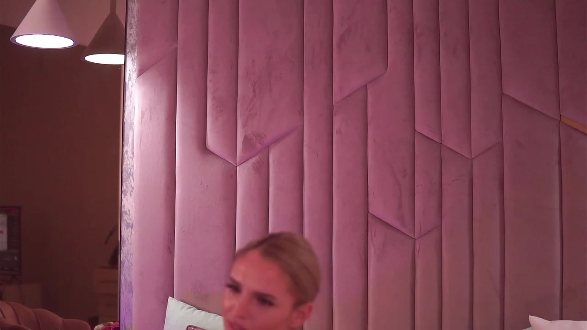 Gallery image thumbnail from EsmeAinsley's myfreecams stream on, 08/04/2023, 22:47 image 19 of 20
